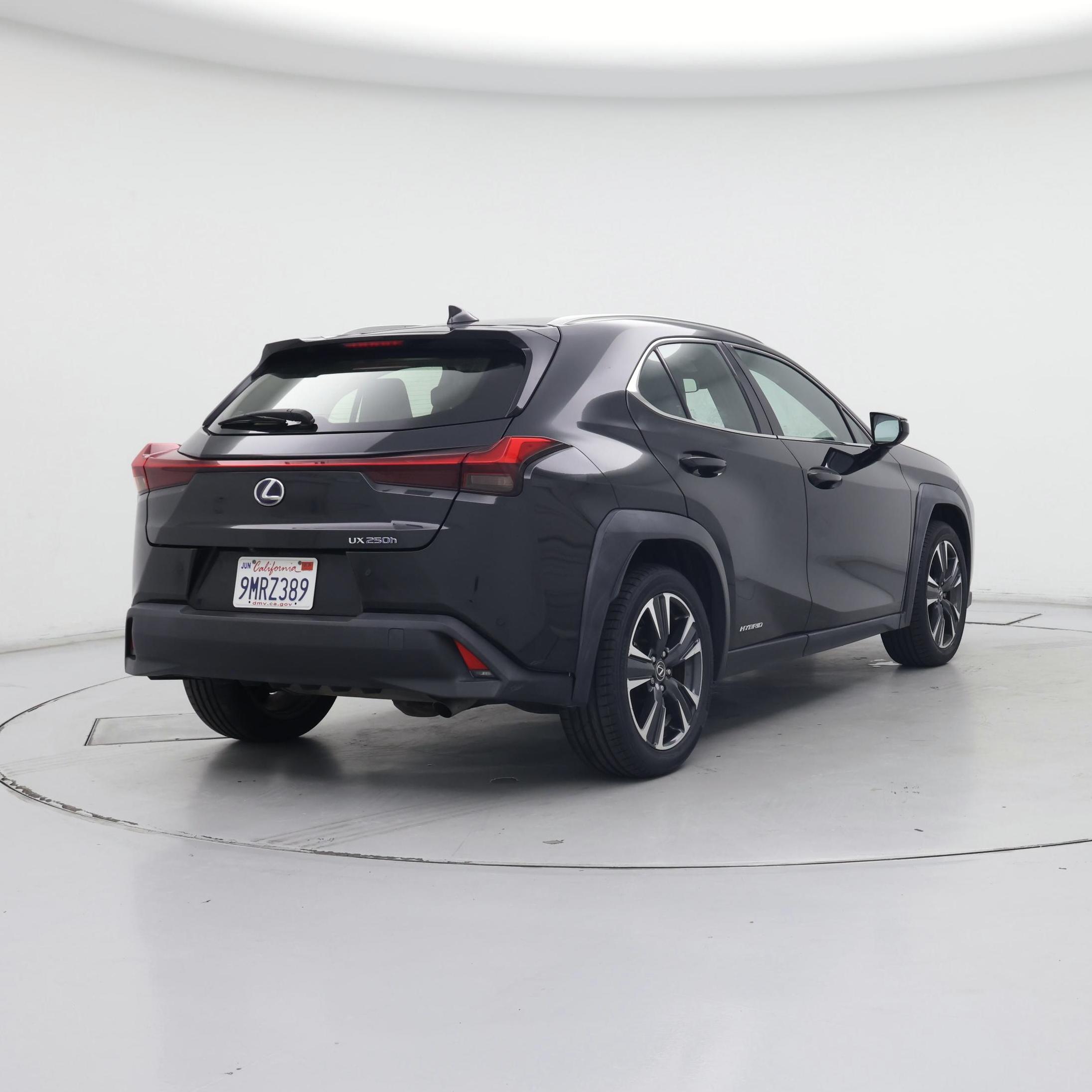 Thumbnail: 2021 Lexus UX - 8