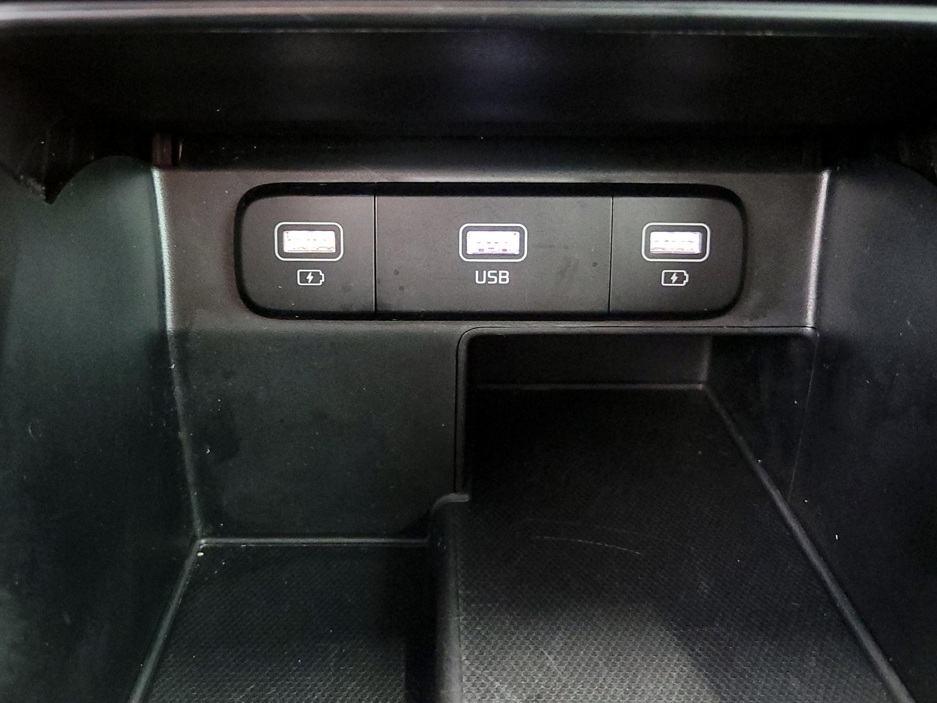 Thumbnail: 2021 Kia Sorento - 18