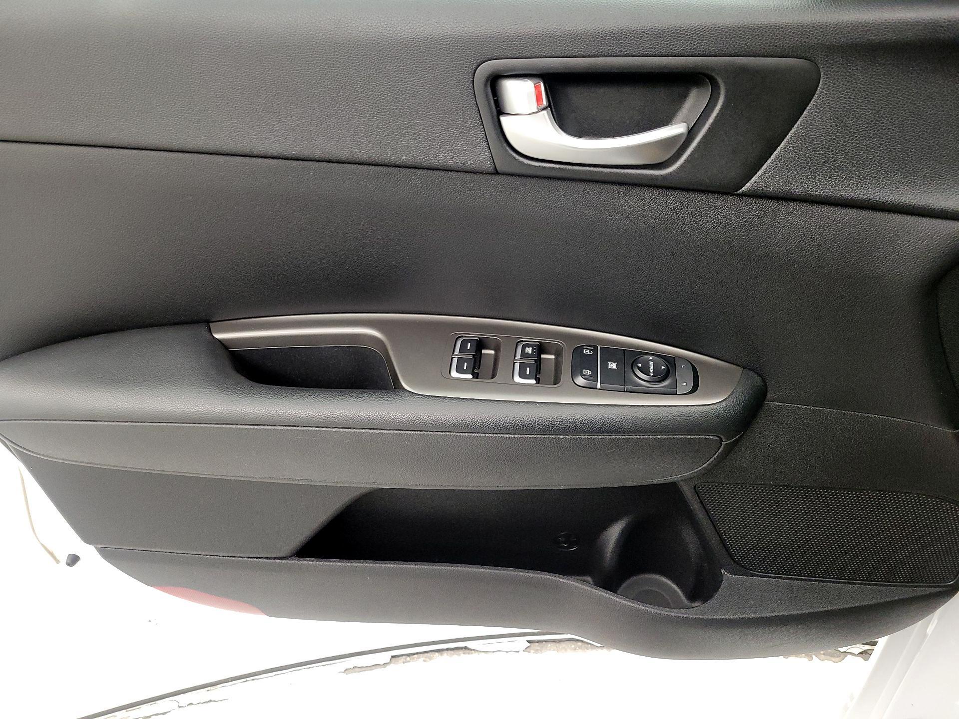 Thumbnail: 2020 Kia Optima - 10