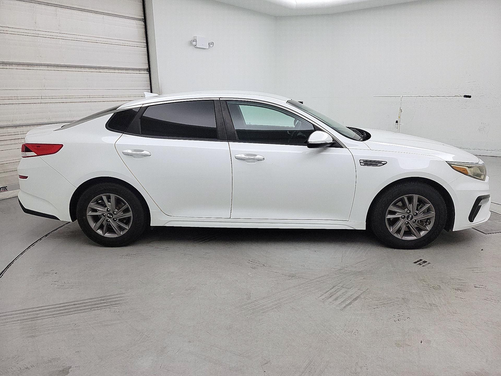 Thumbnail: 2020 Kia Optima - 4