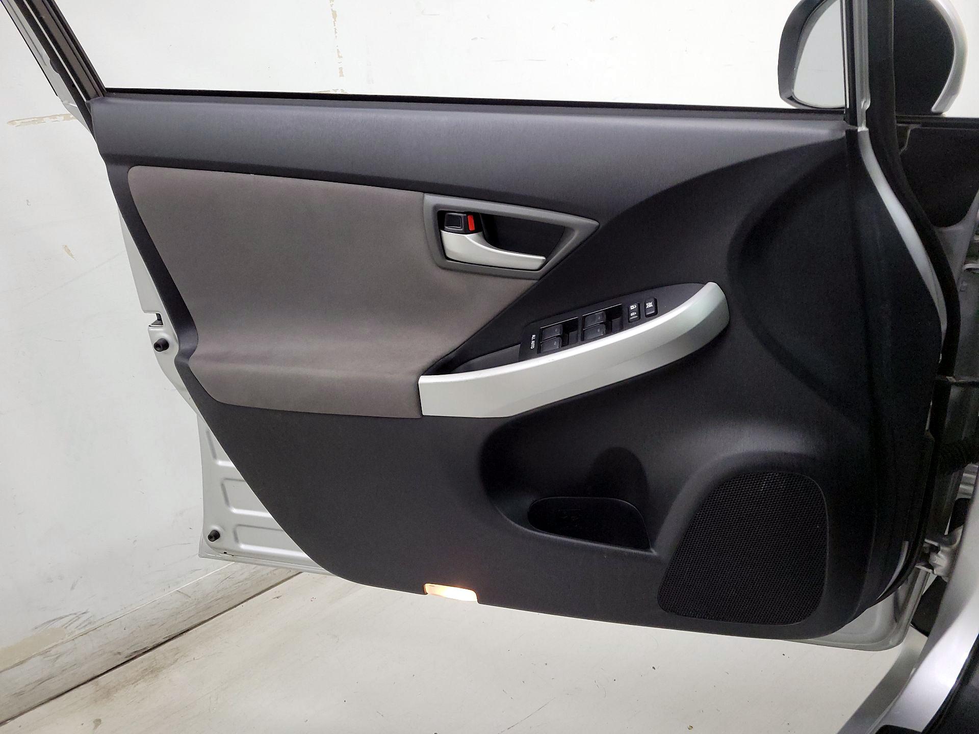 Thumbnail: 2015 Toyota Prius - 12