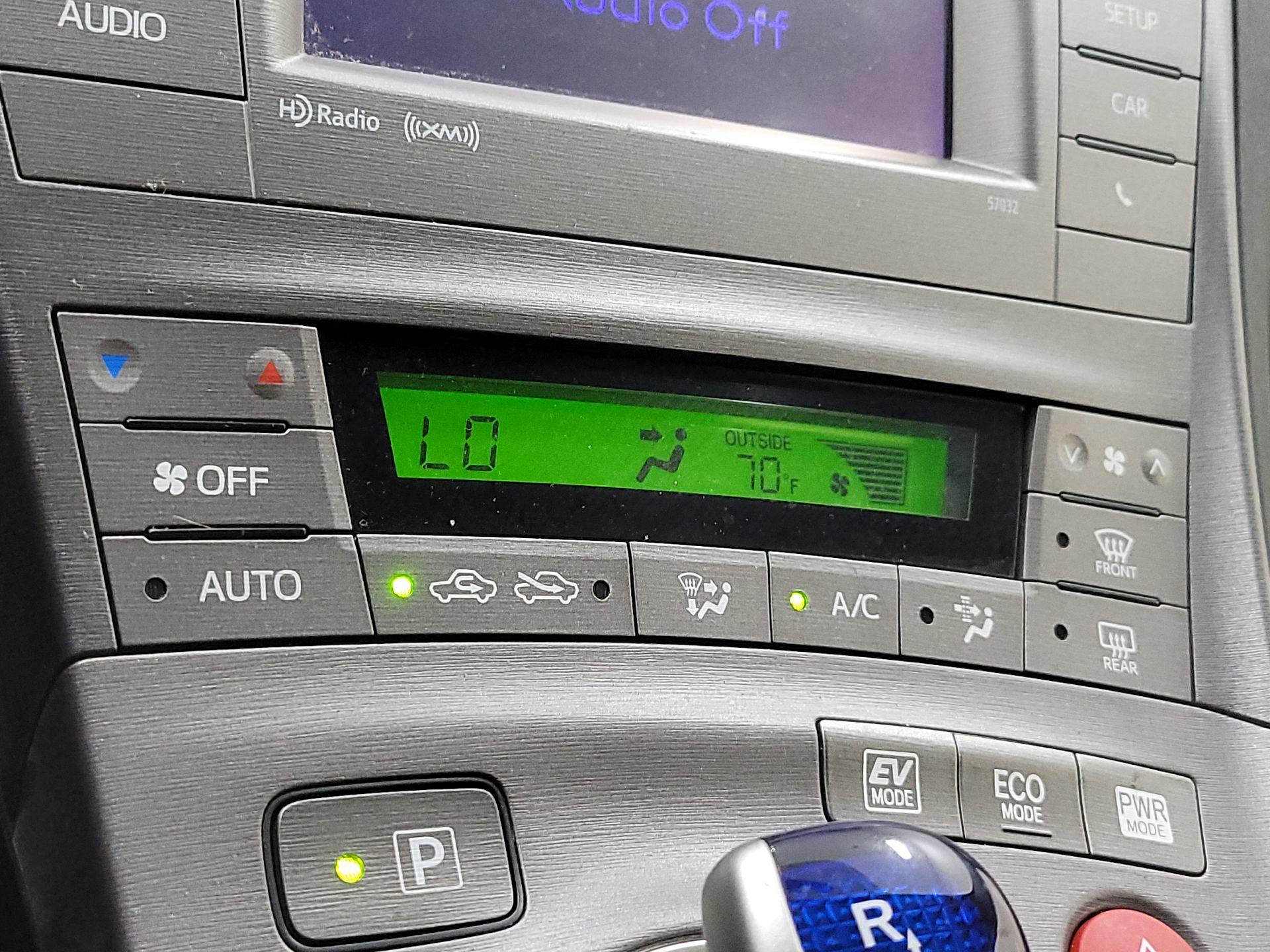 Thumbnail: 2015 Toyota Prius - 16