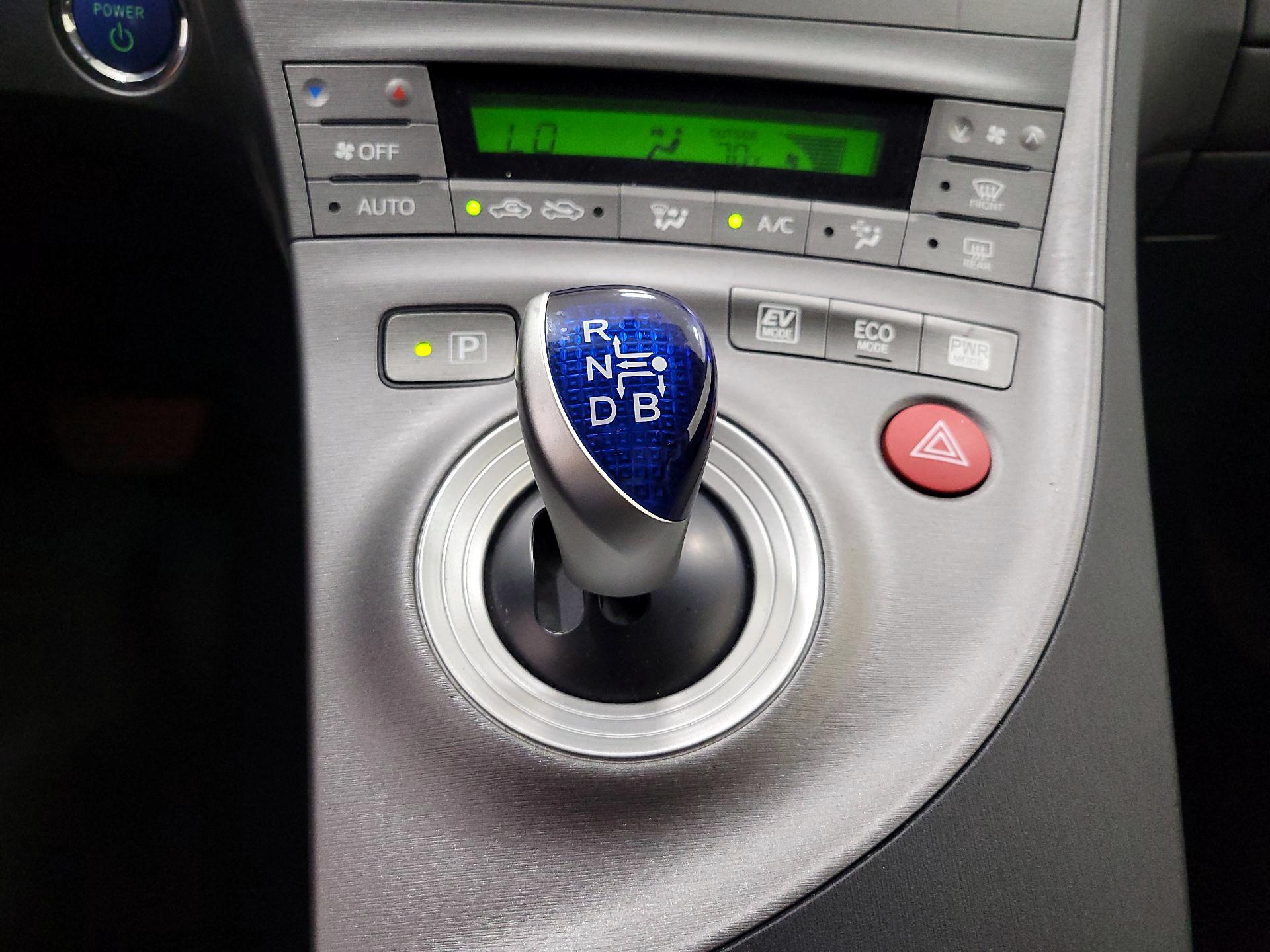 Thumbnail: 2015 Toyota Prius - 17