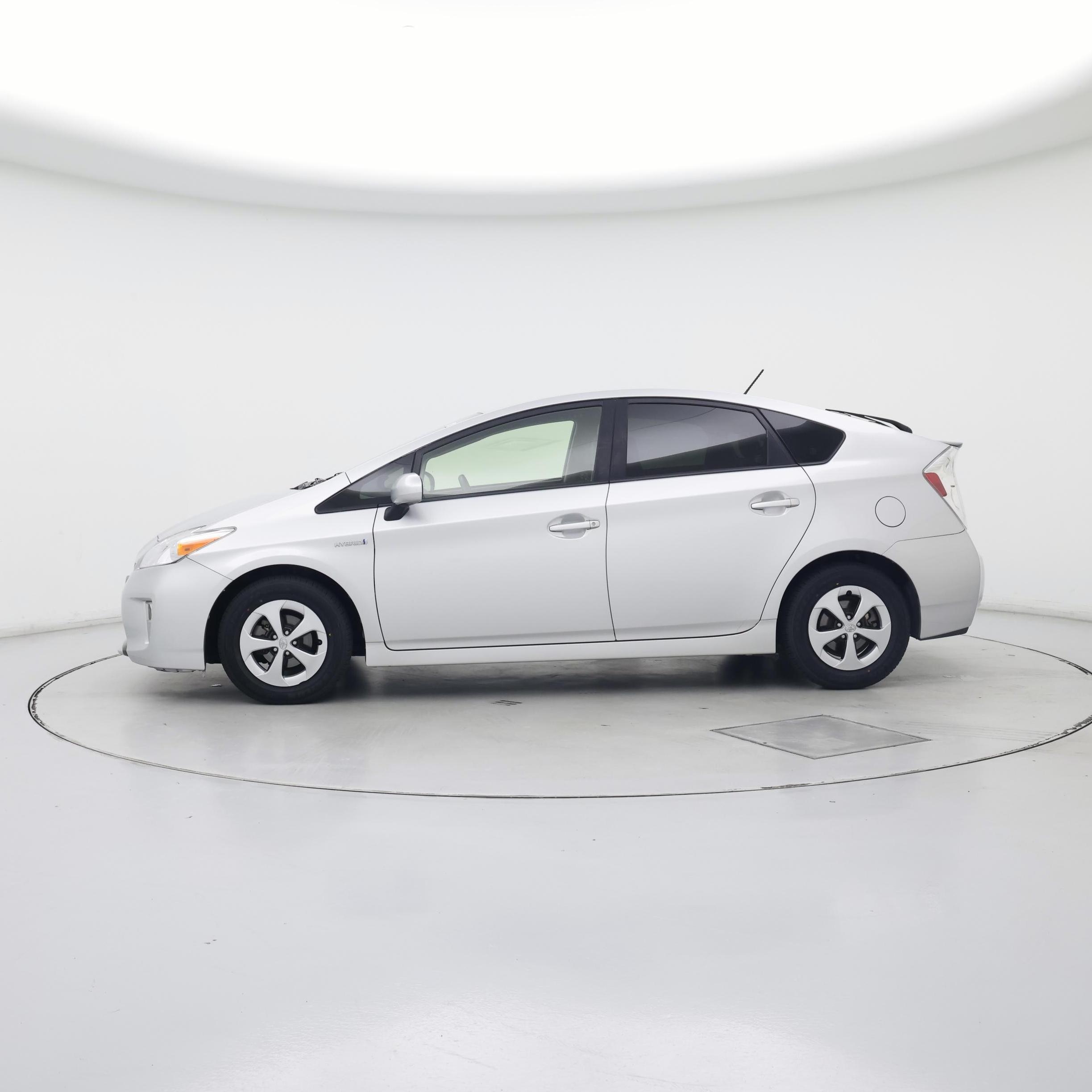 Thumbnail: 2015 Toyota Prius - 3