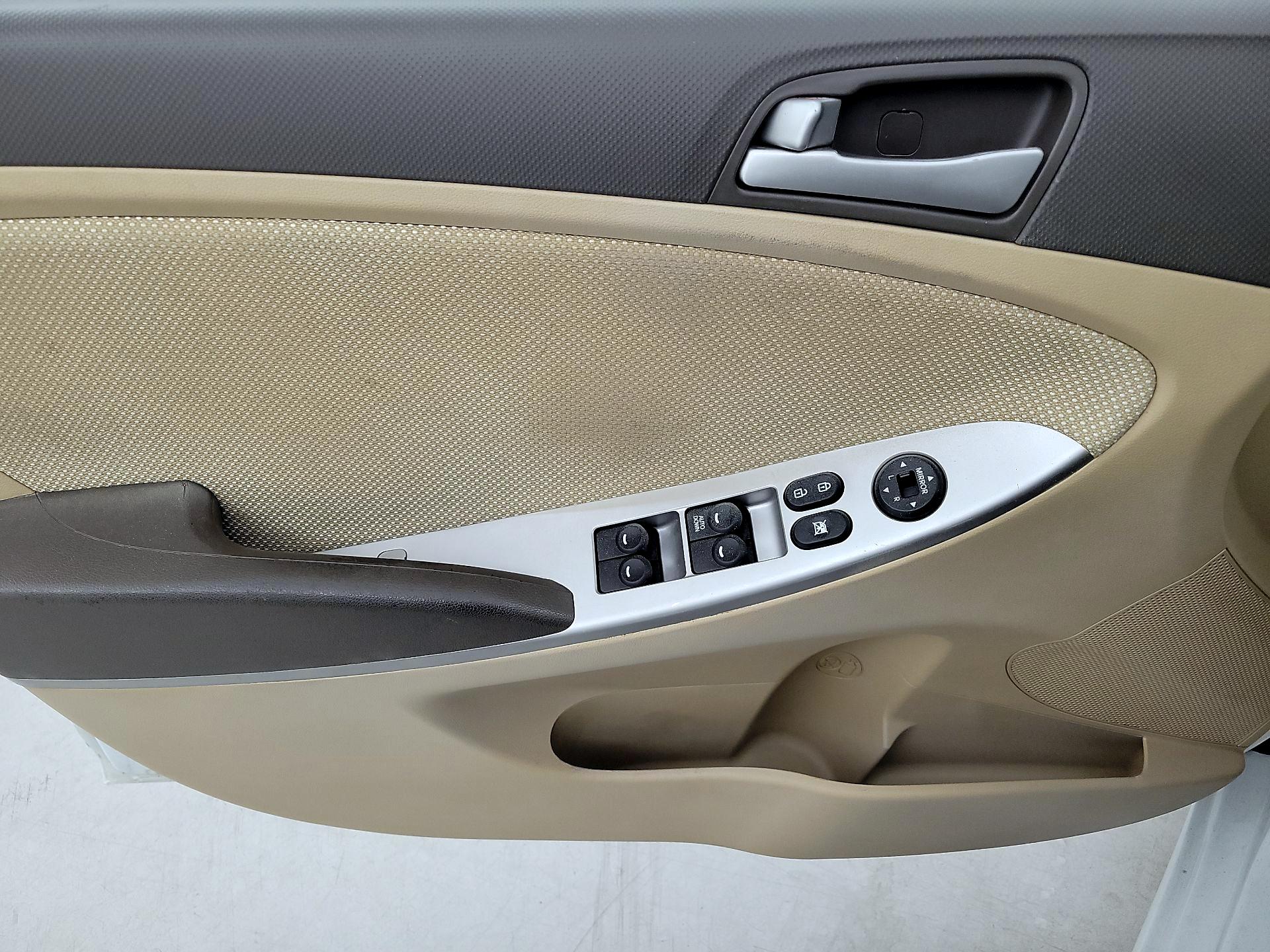 Thumbnail: 2014 Hyundai Accent - 12