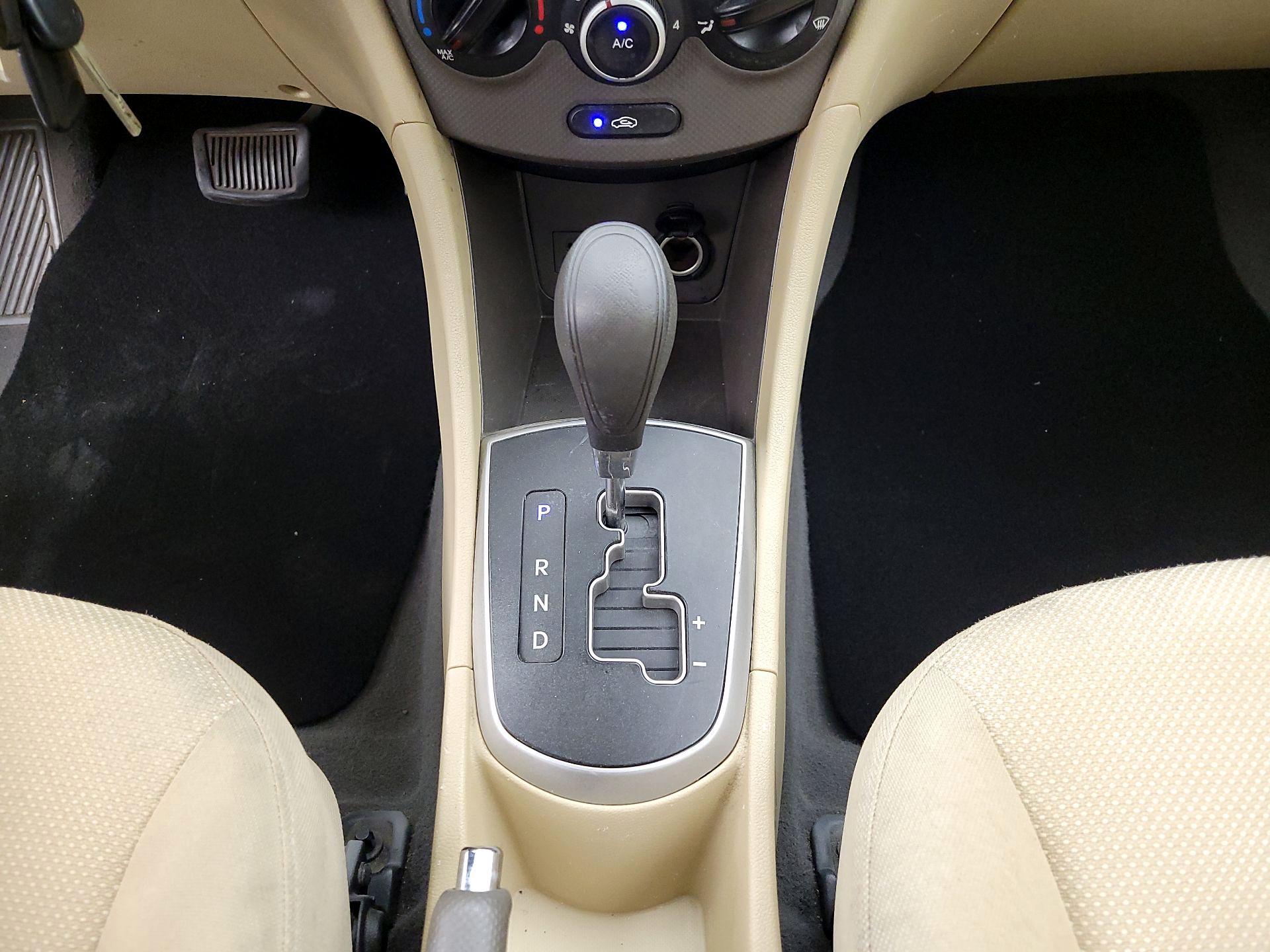 Thumbnail: 2014 Hyundai Accent - 16