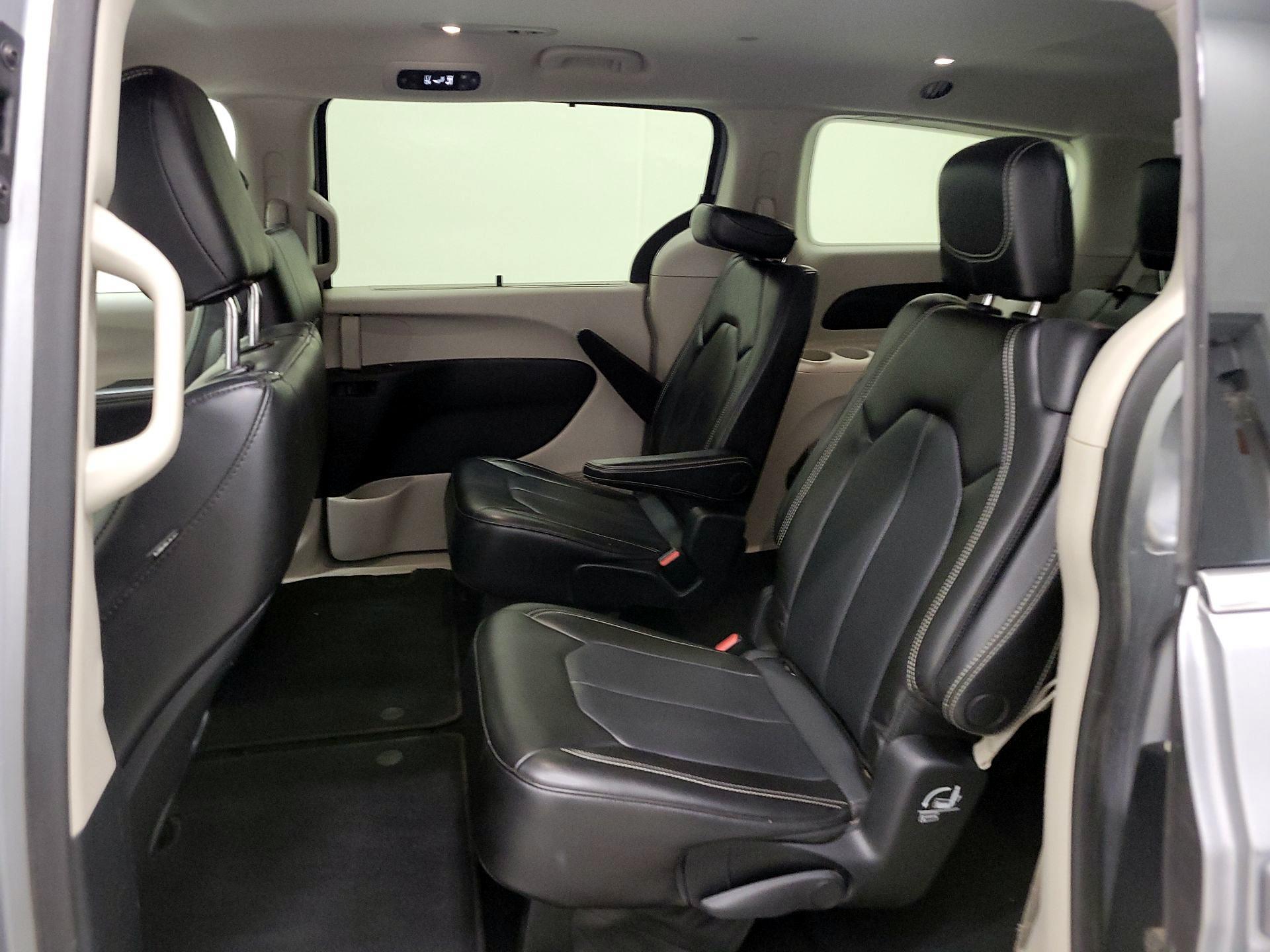 Thumbnail: 2020 Chrysler Voyager - 17