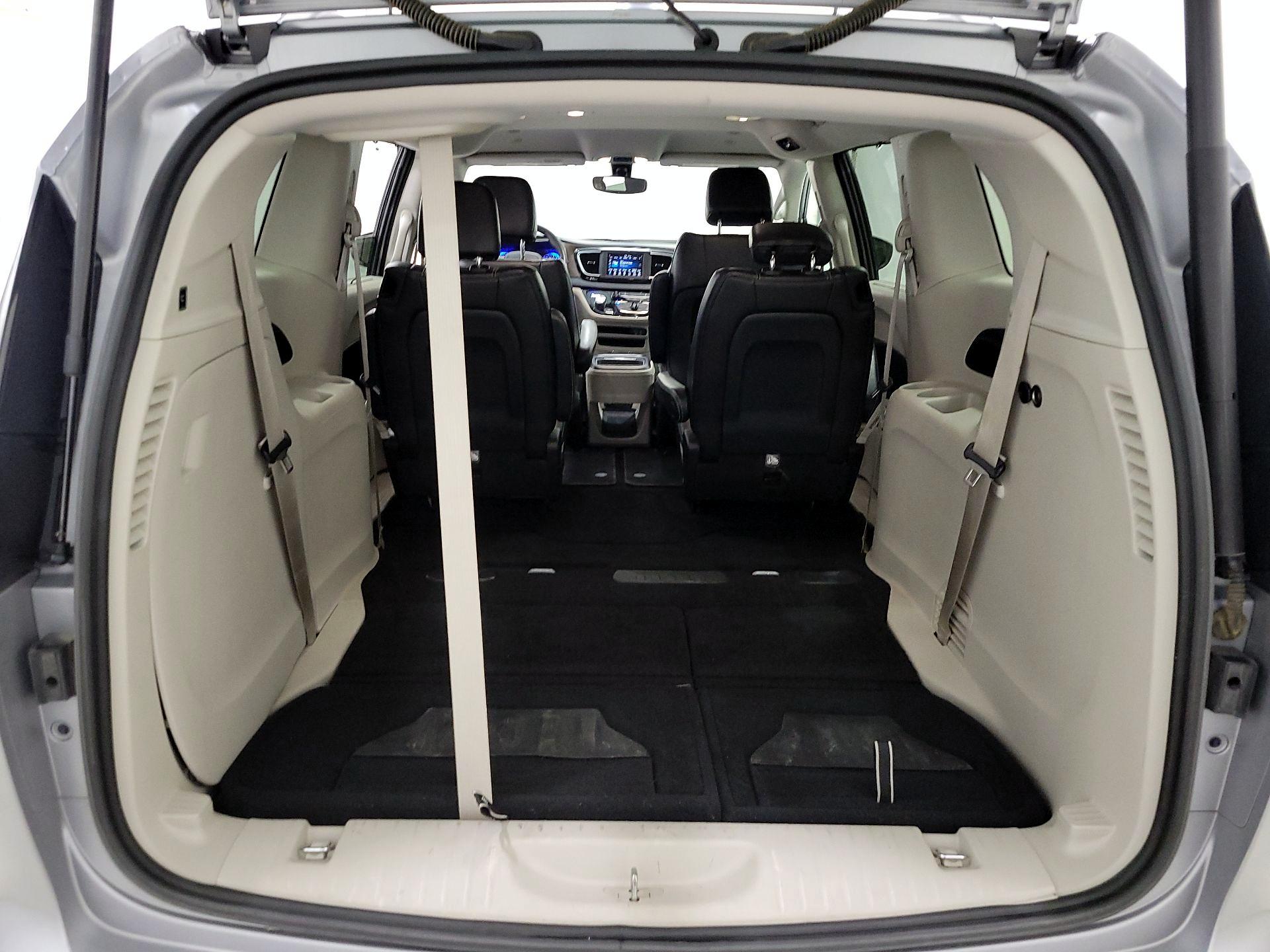 Thumbnail: 2020 Chrysler Voyager - 20