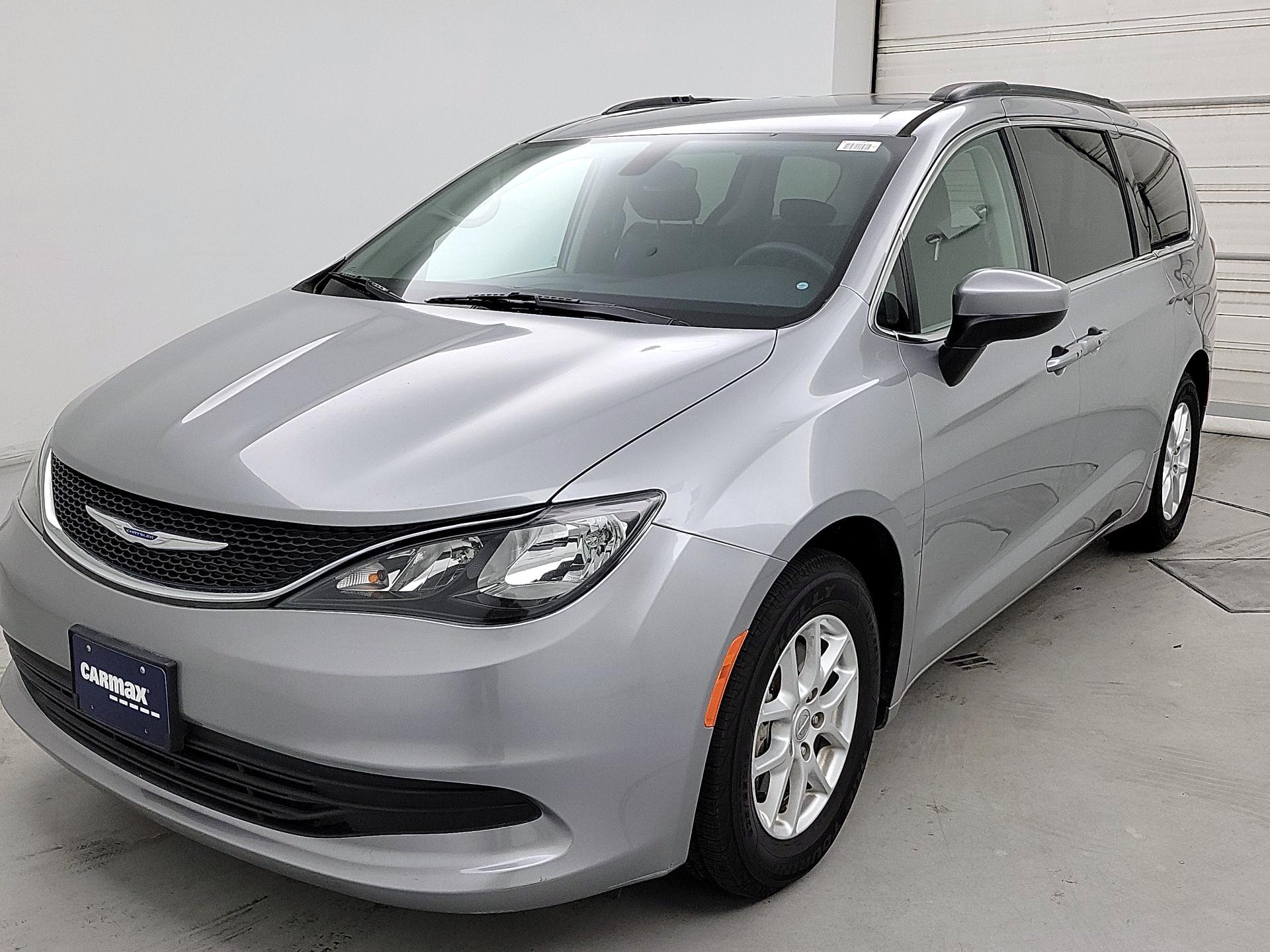 Thumbnail: 2020 Chrysler Voyager - 3