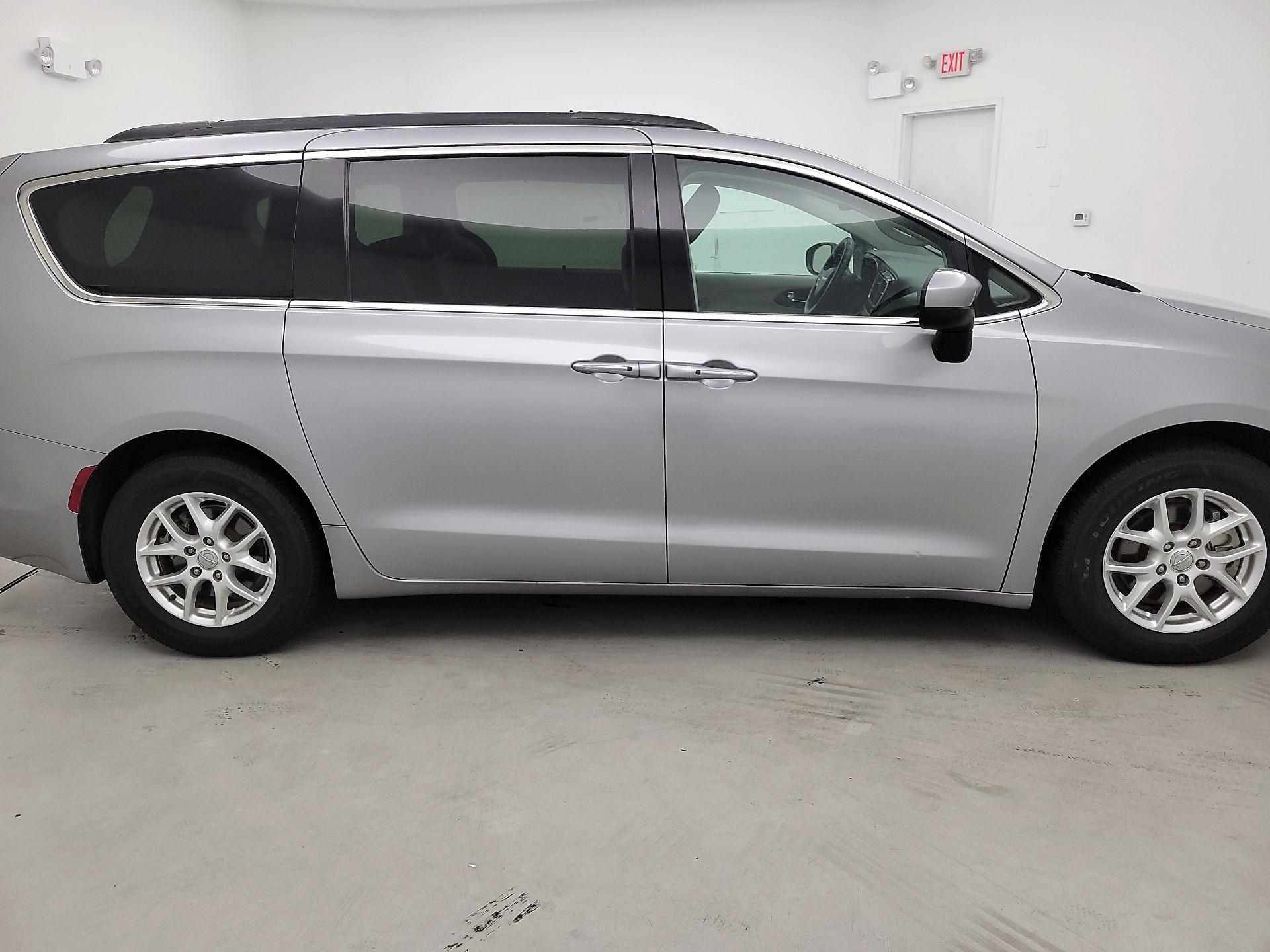 Thumbnail: 2020 Chrysler Voyager - 4