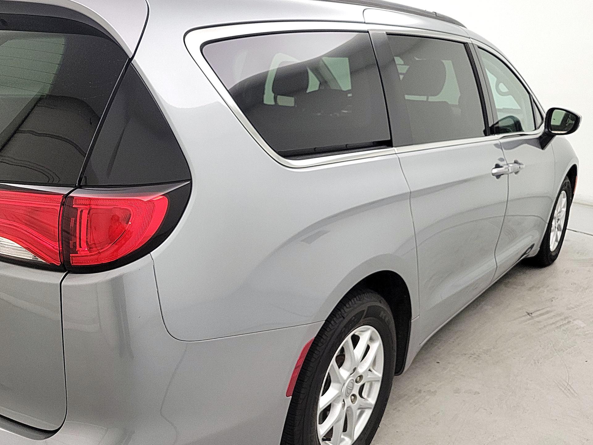 Thumbnail: 2020 Chrysler Voyager - 5