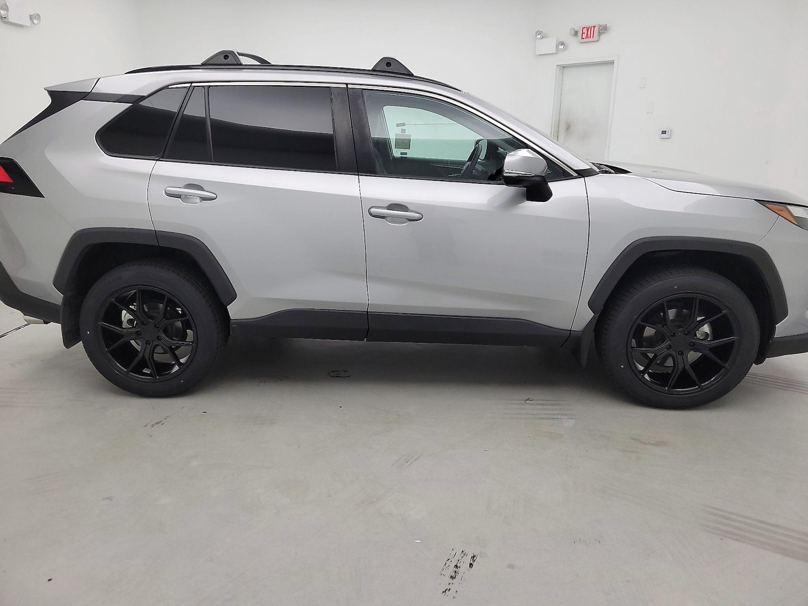2024 Toyota RAV4 XLE Premium - Photo 4
