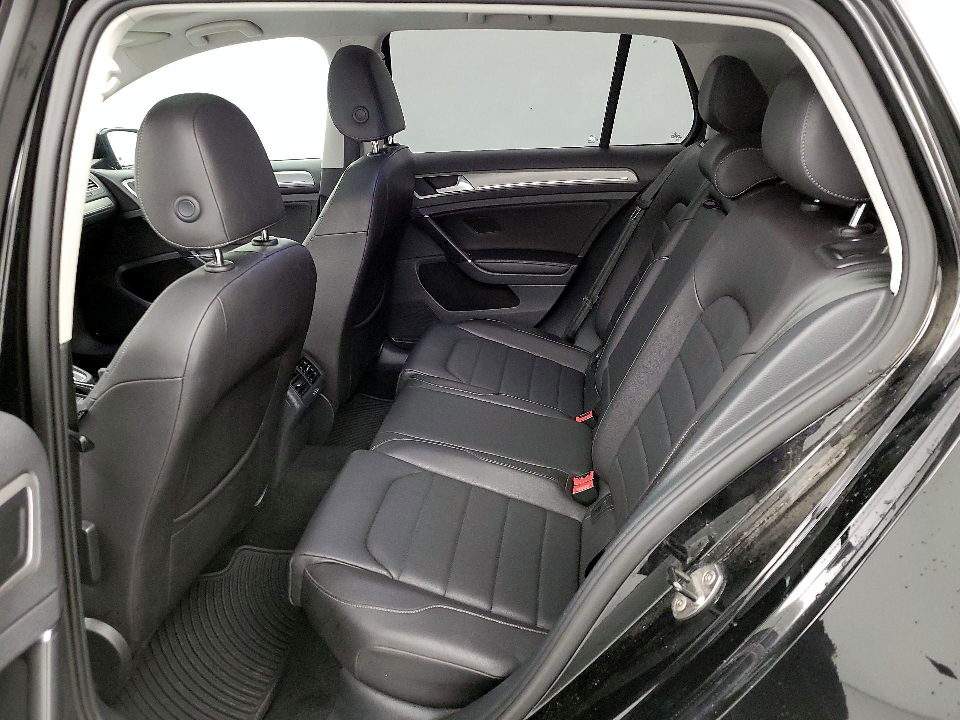 Thumbnail: 2015 Volkswagen Golf - 20