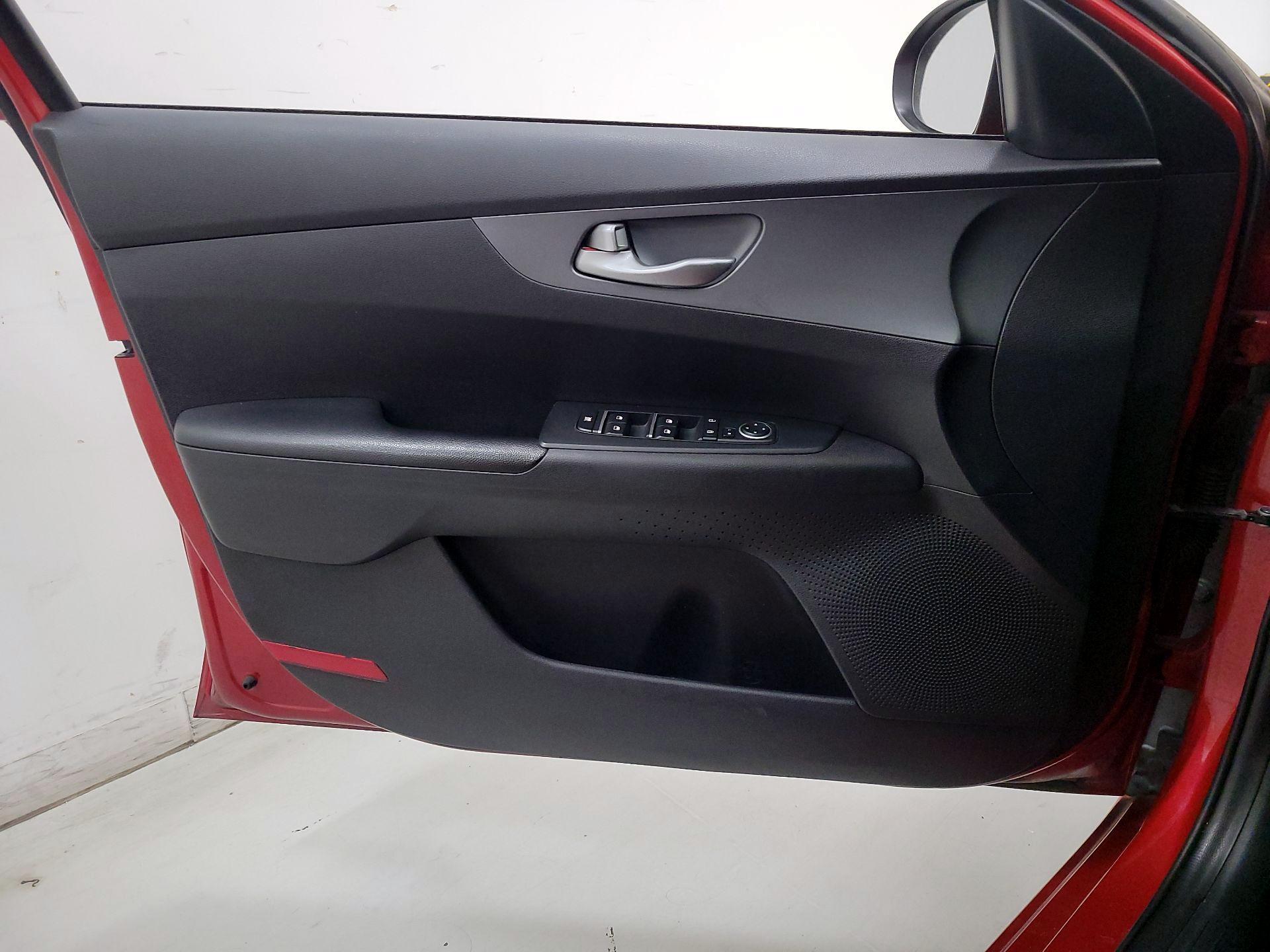 Thumbnail: 2020 Kia Forte - 12