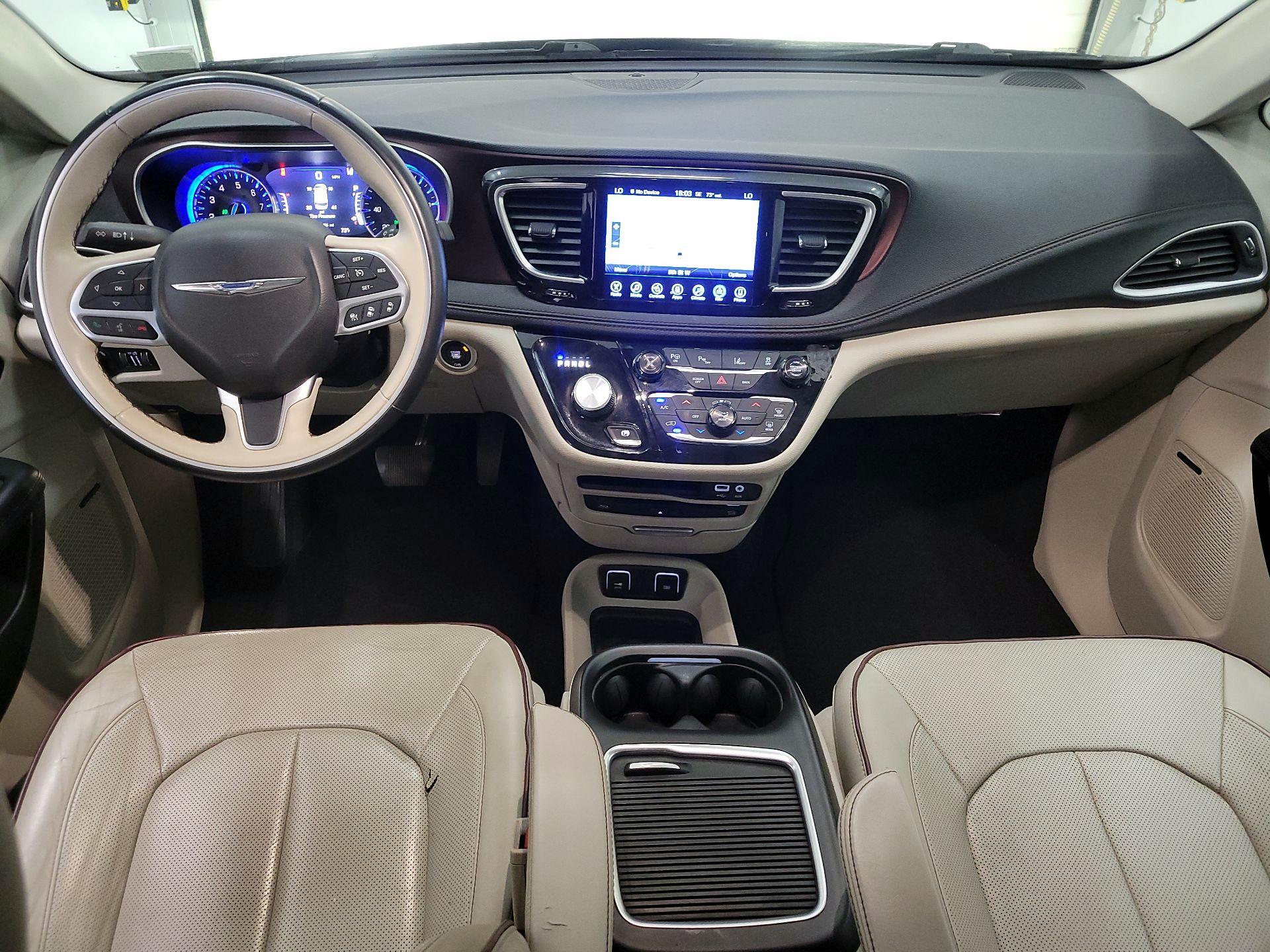 Thumbnail: 2017 Chrysler Pacifica - 9