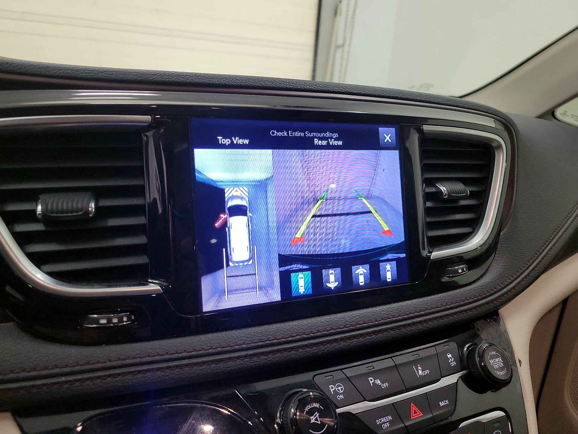 Thumbnail: 2017 Chrysler Pacifica - 15