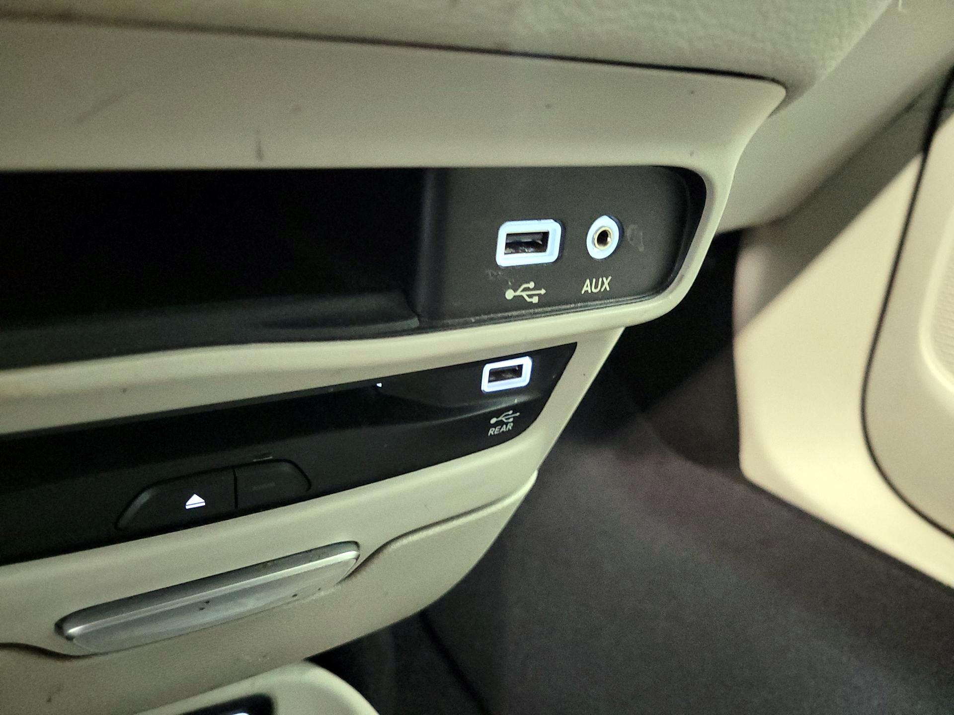Thumbnail: 2017 Chrysler Pacifica - 19