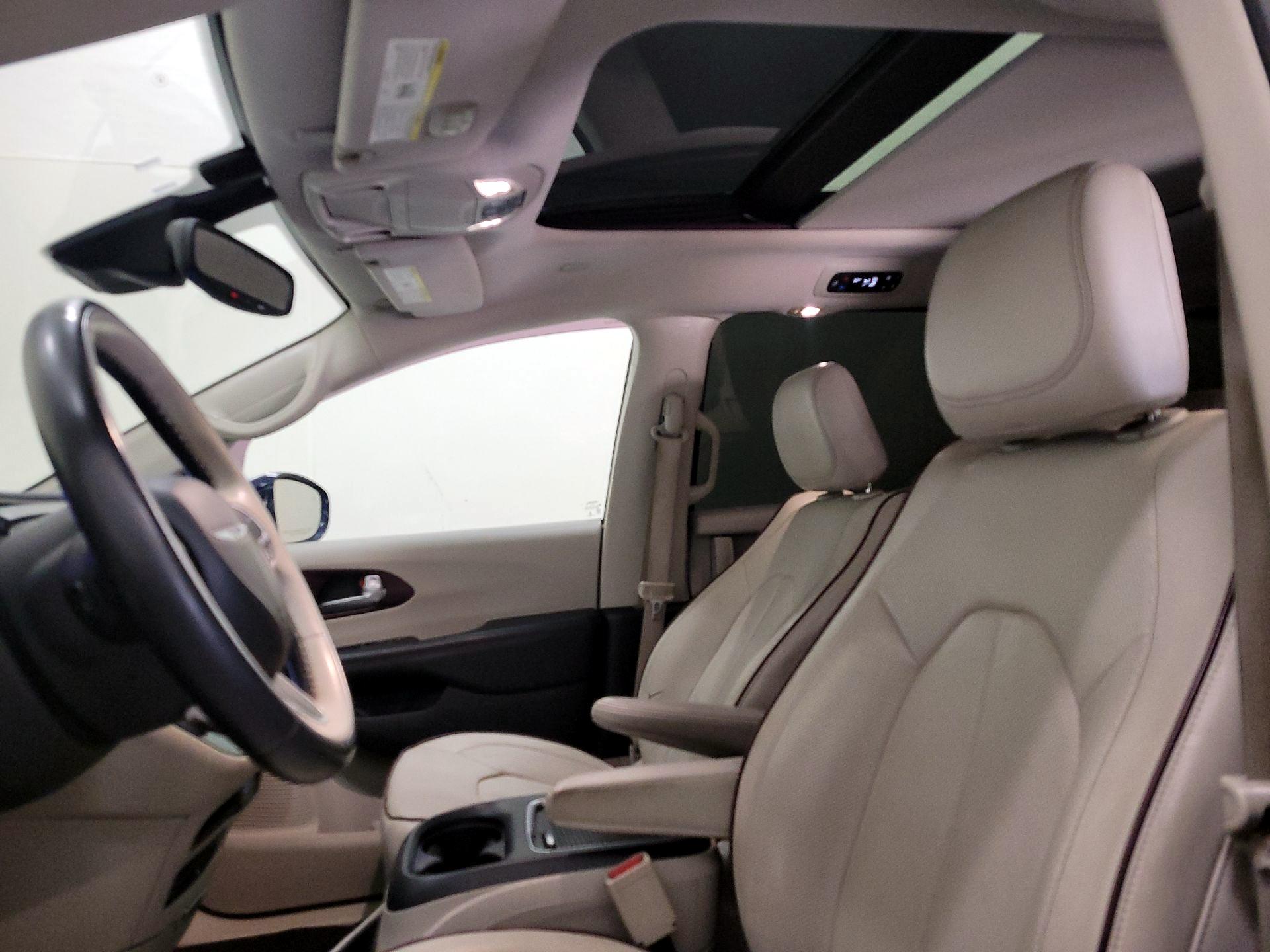Thumbnail: 2017 Chrysler Pacifica - 20