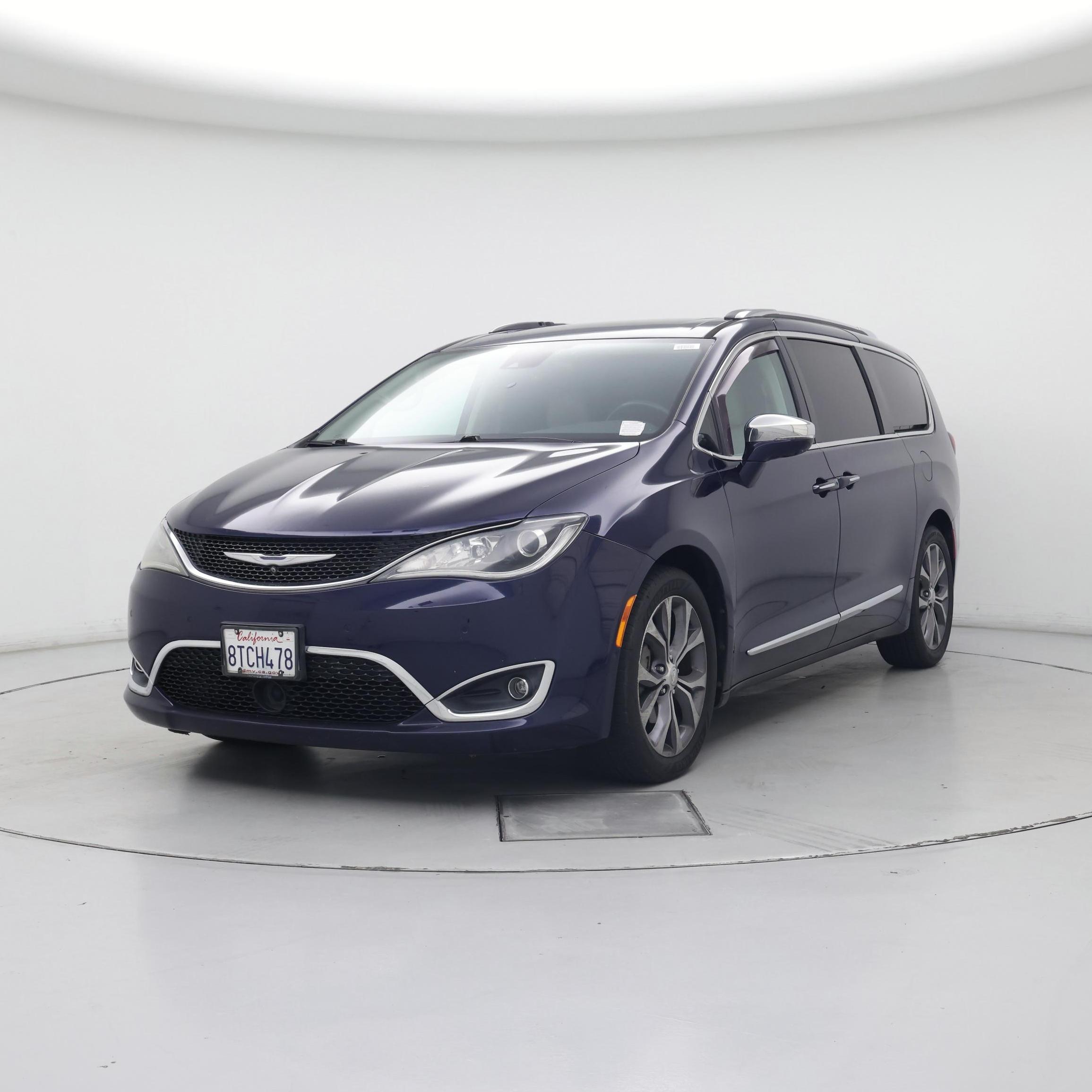 Thumbnail: 2017 Chrysler Pacifica - 4