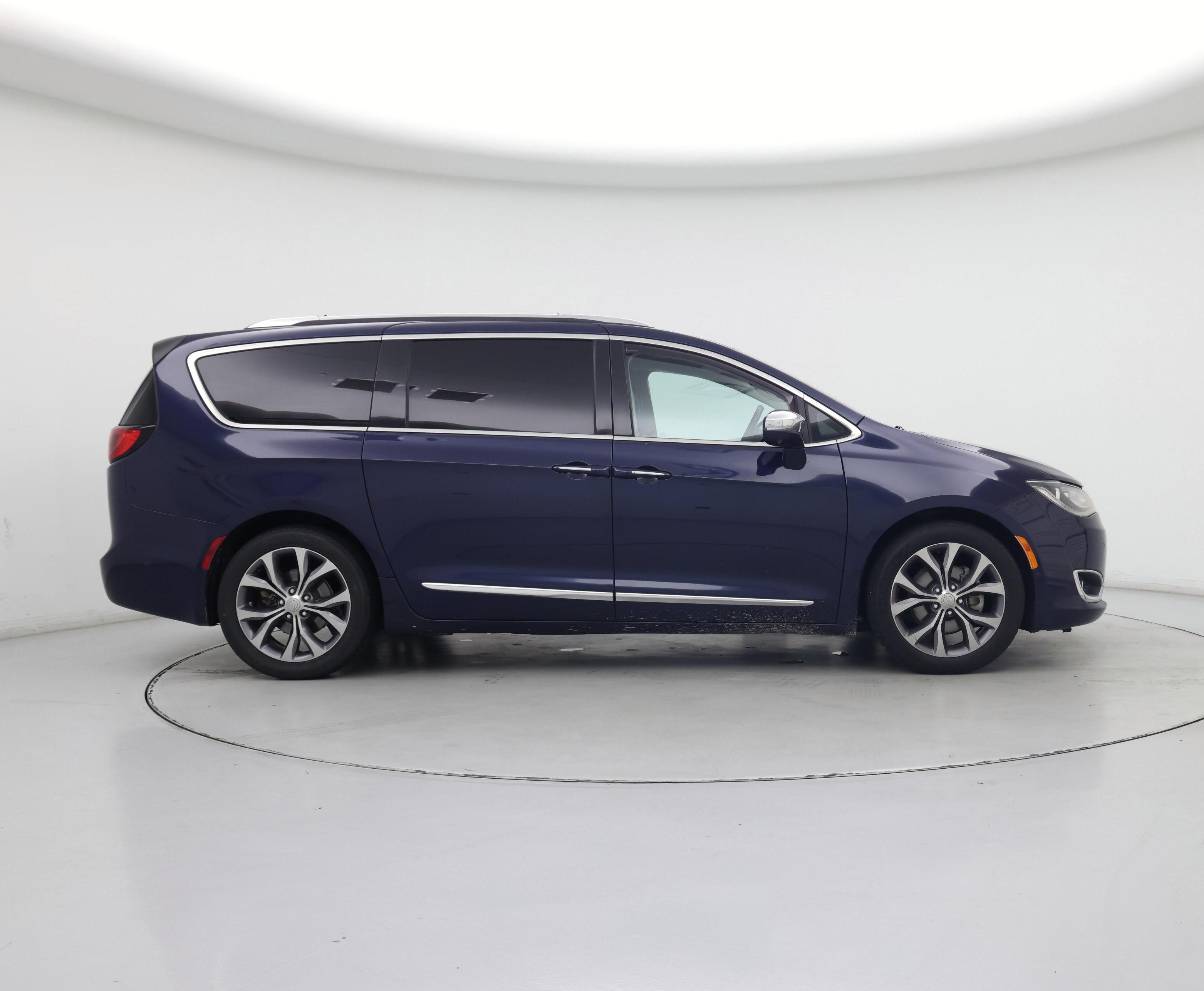 Thumbnail: 2017 Chrysler Pacifica - 7