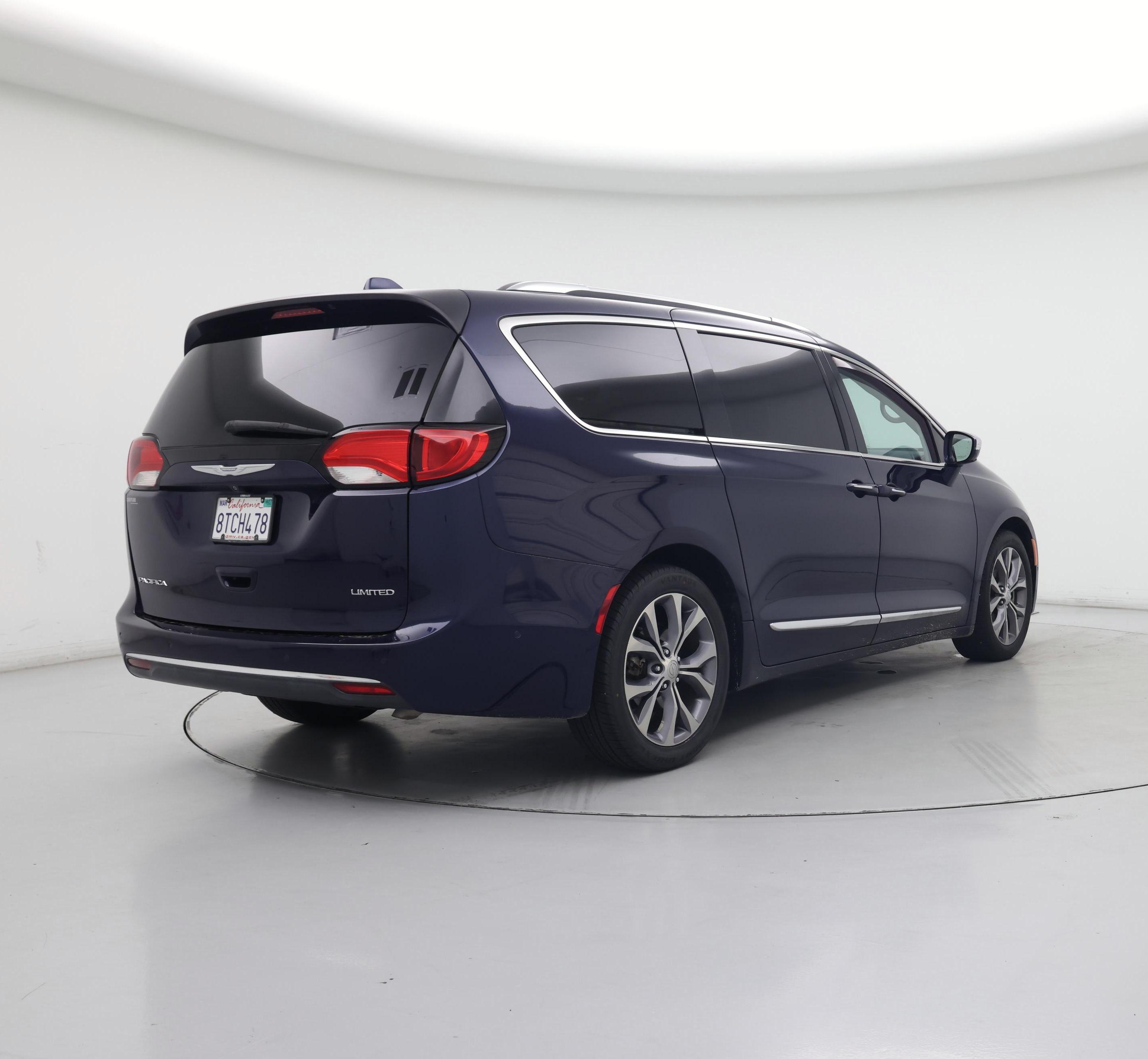 Thumbnail: 2017 Chrysler Pacifica - 8