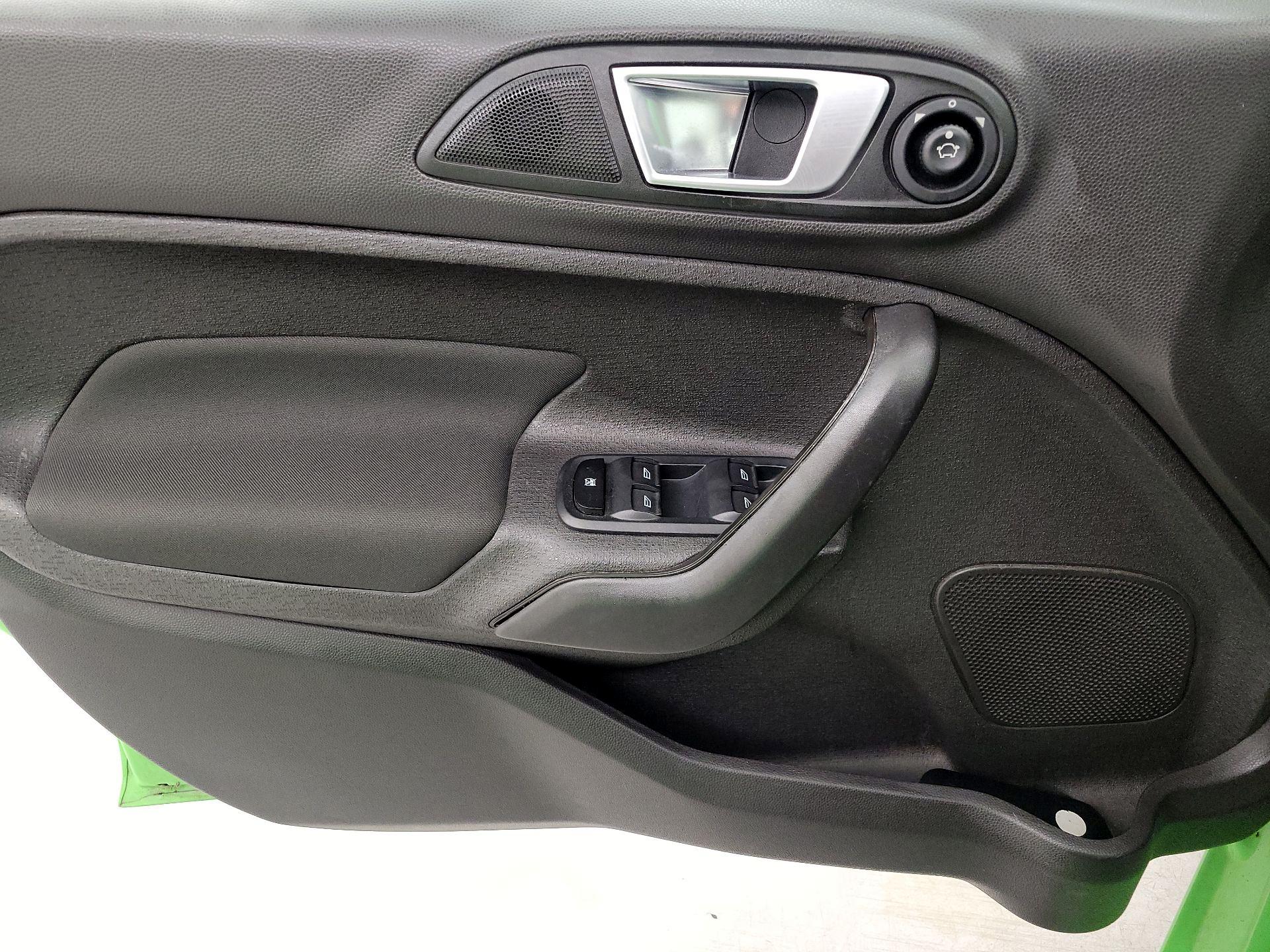 Thumbnail: 2015 Ford Fiesta - 12
