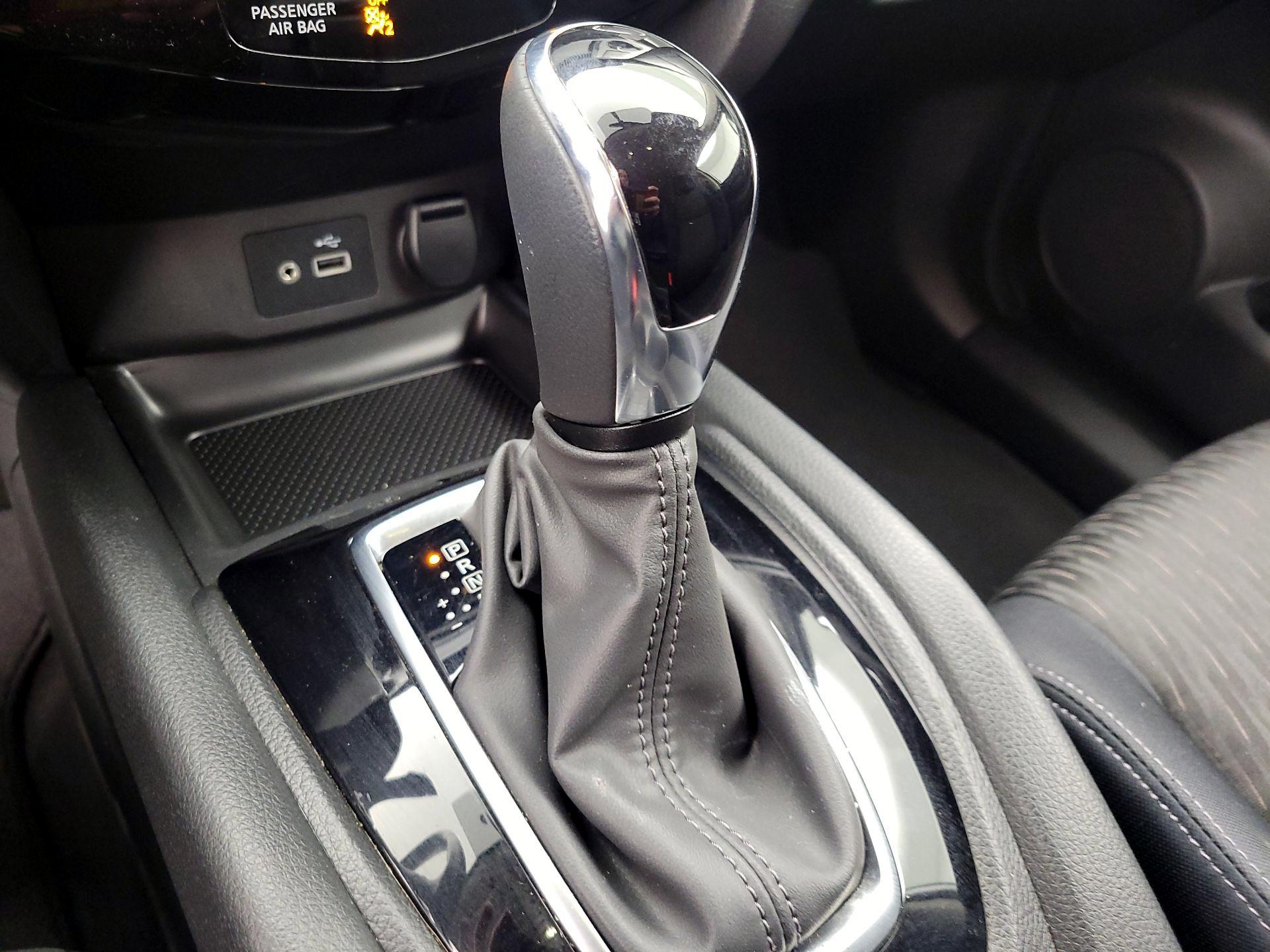 Thumbnail: 2018 Nissan Rogue - 17