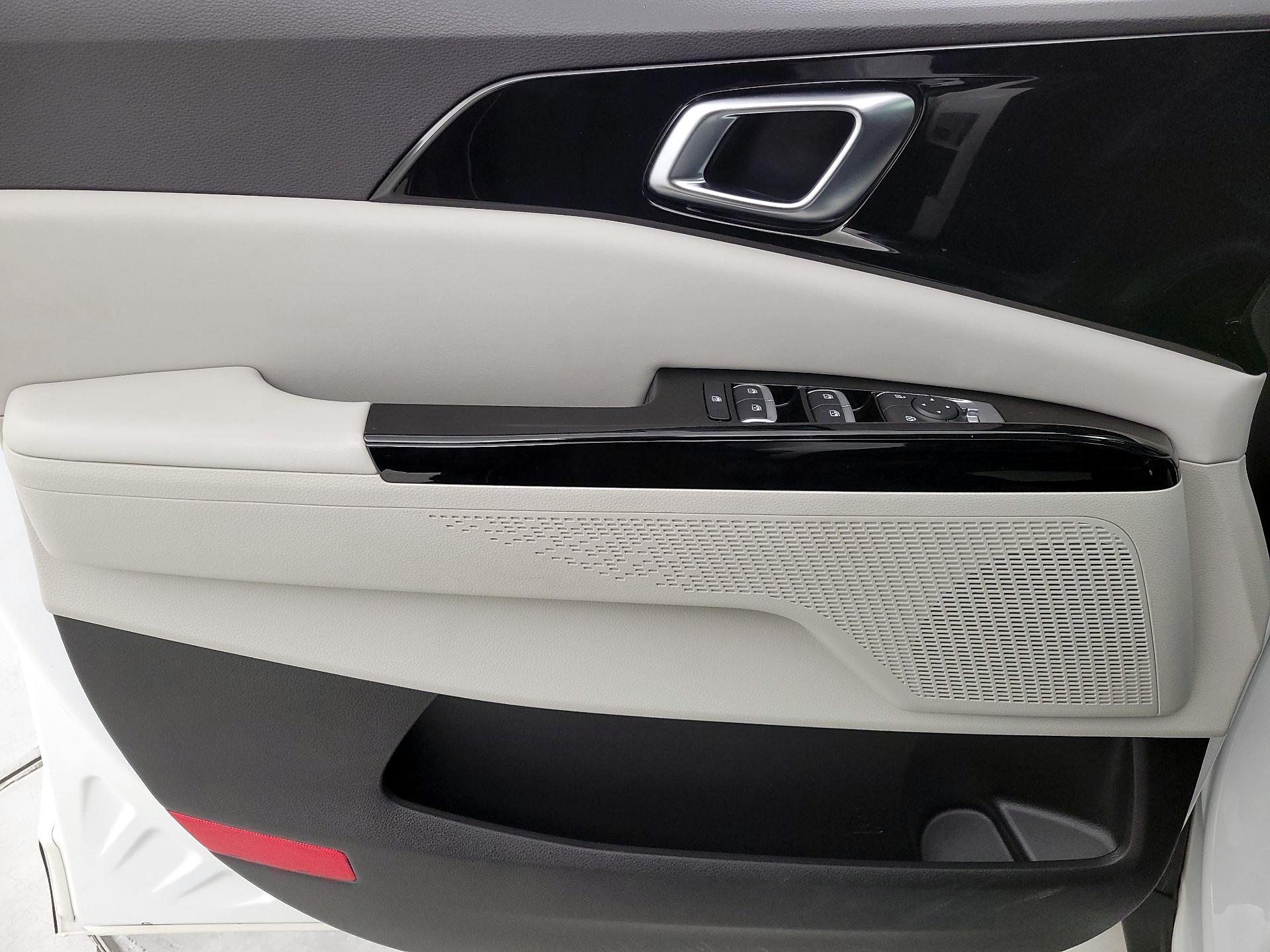 Thumbnail: 2023 Kia Carnival - 12