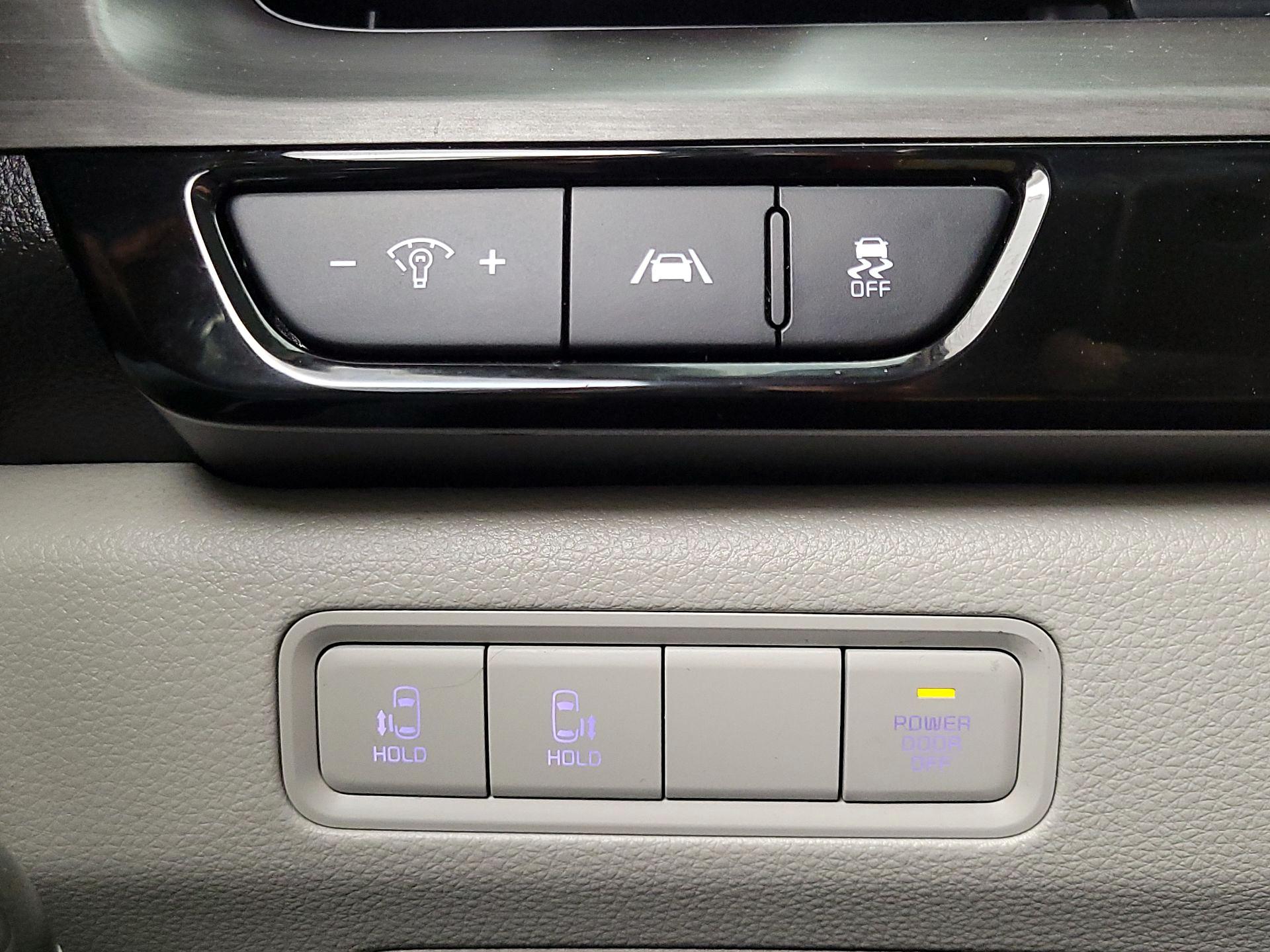 Thumbnail: 2023 Kia Carnival - 13