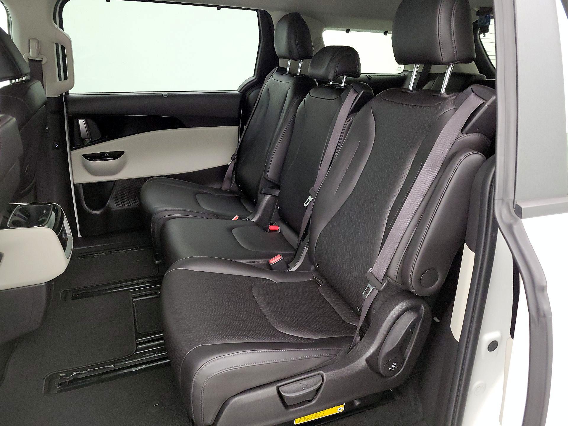 Thumbnail: 2023 Kia Carnival - 20