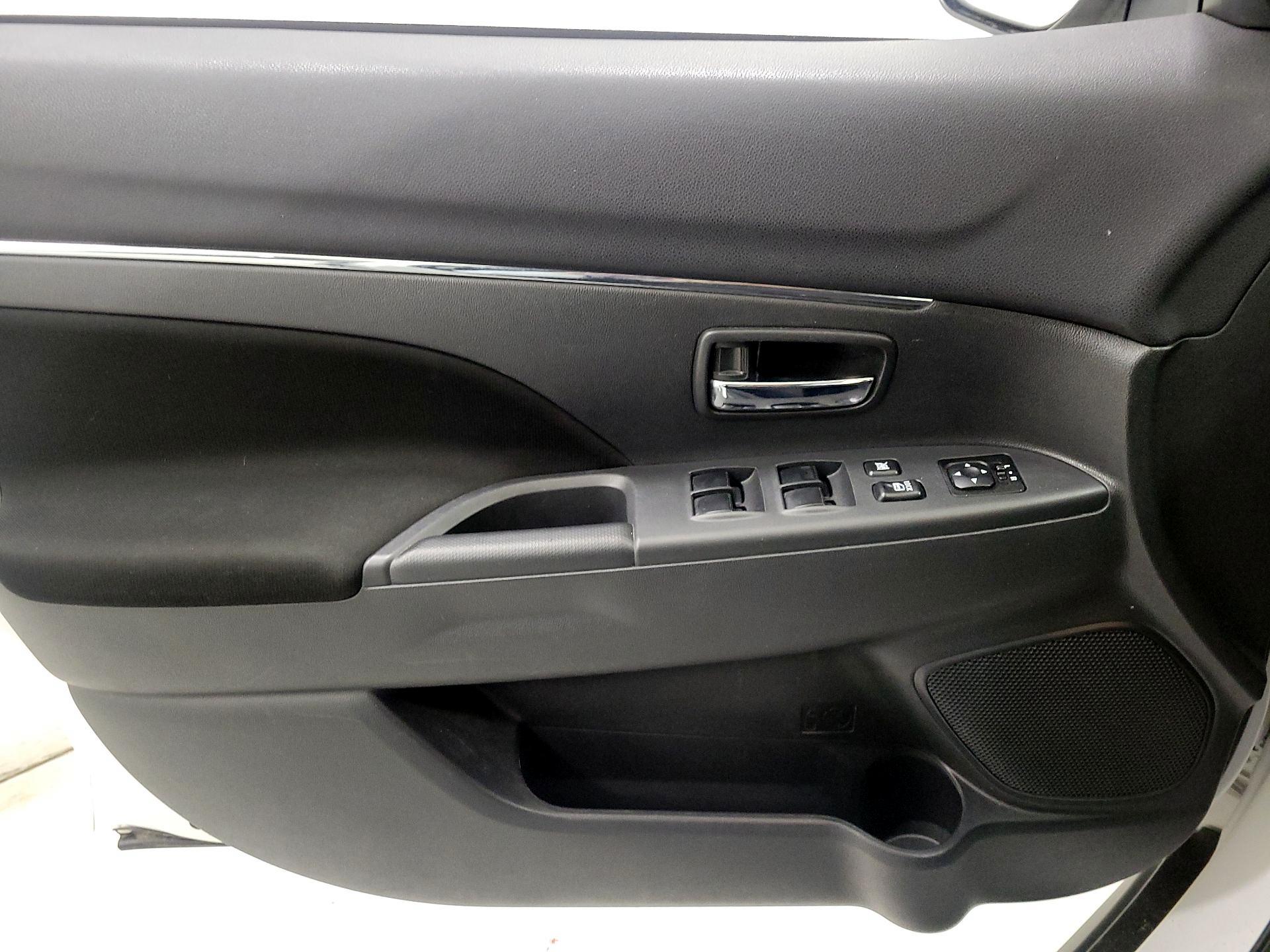 Thumbnail: 2021 Mitsubishi Outlander Sport - 12