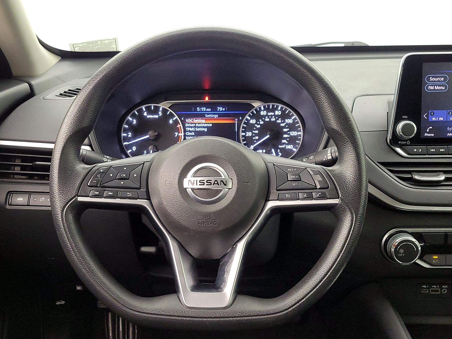 Thumbnail: 2020 Nissan Altima - 10