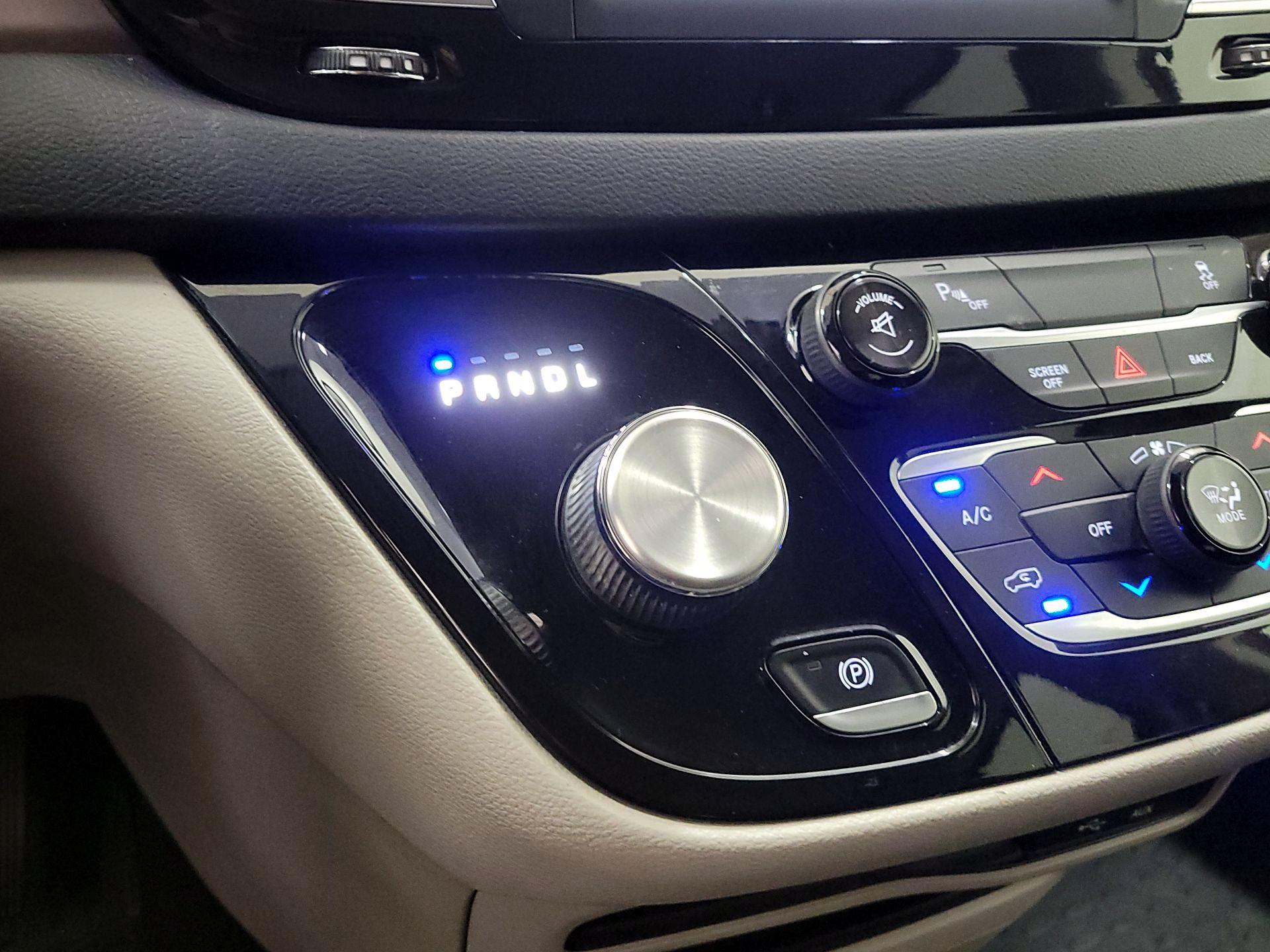Thumbnail: 2017 Chrysler Pacifica - 17