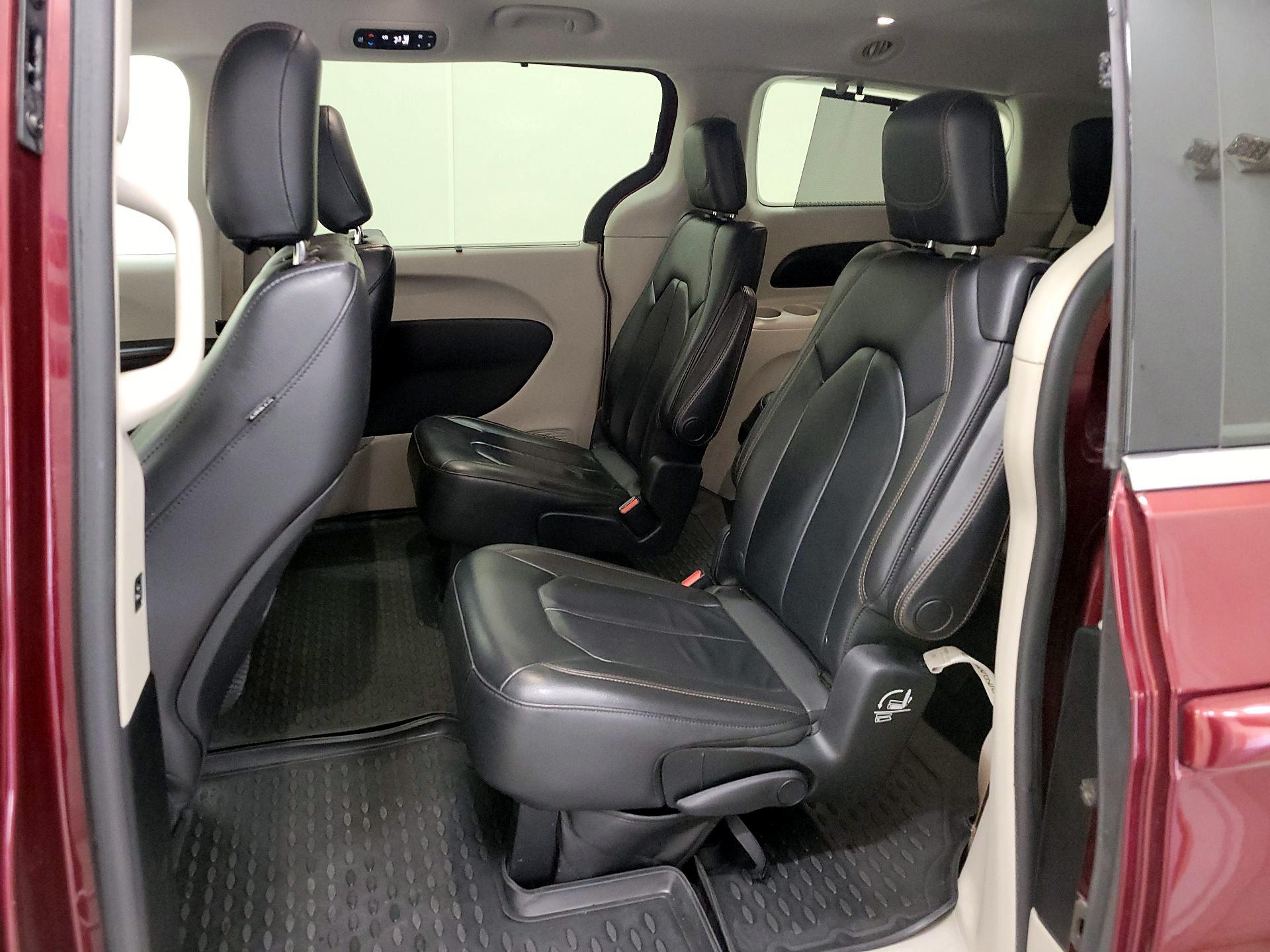 Thumbnail: 2017 Chrysler Pacifica - 19
