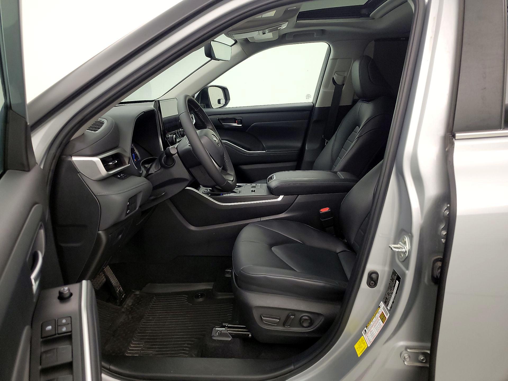 Thumbnail: 2024 Toyota Highlander - 11