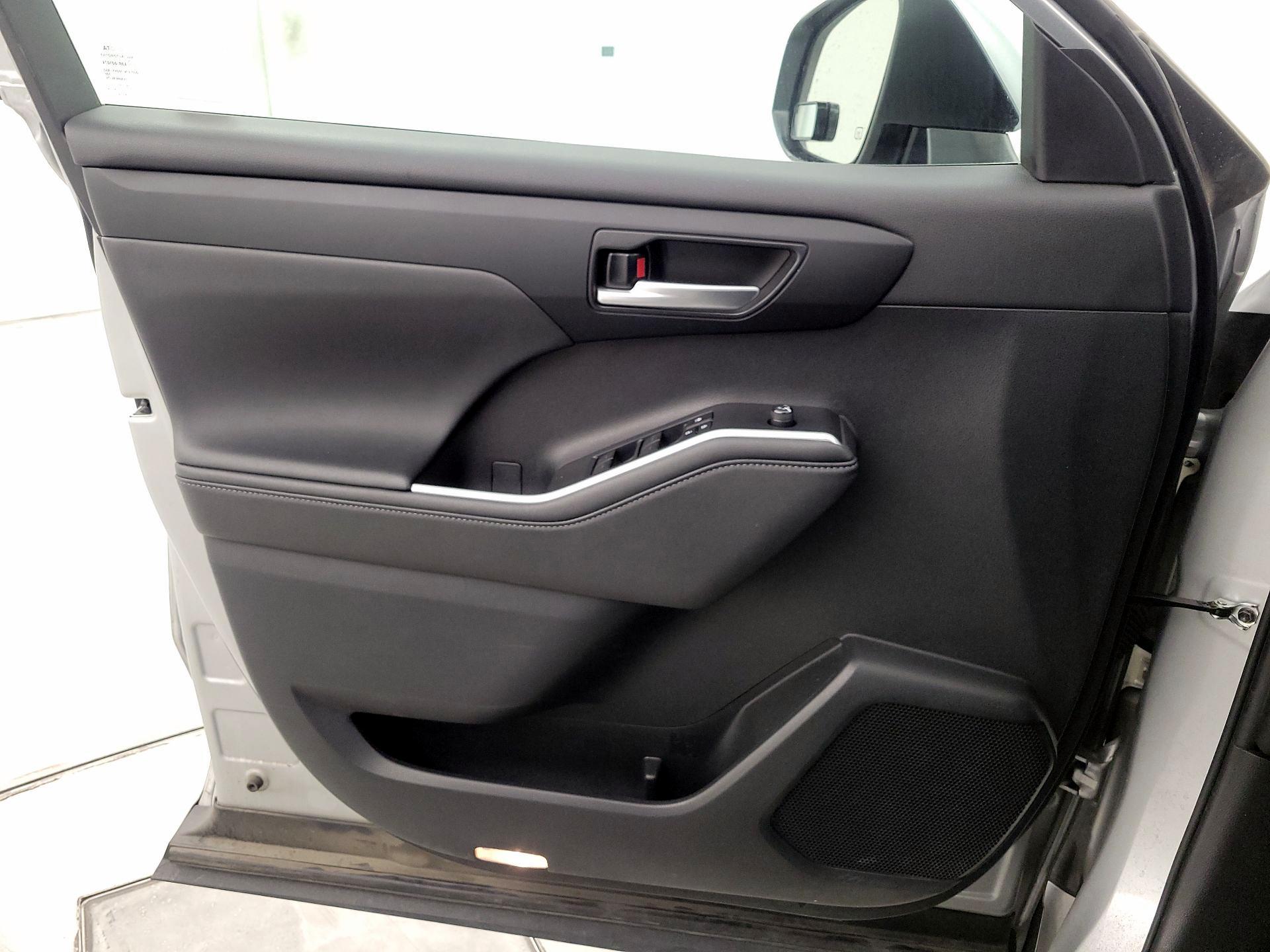 Thumbnail: 2024 Toyota Highlander - 12