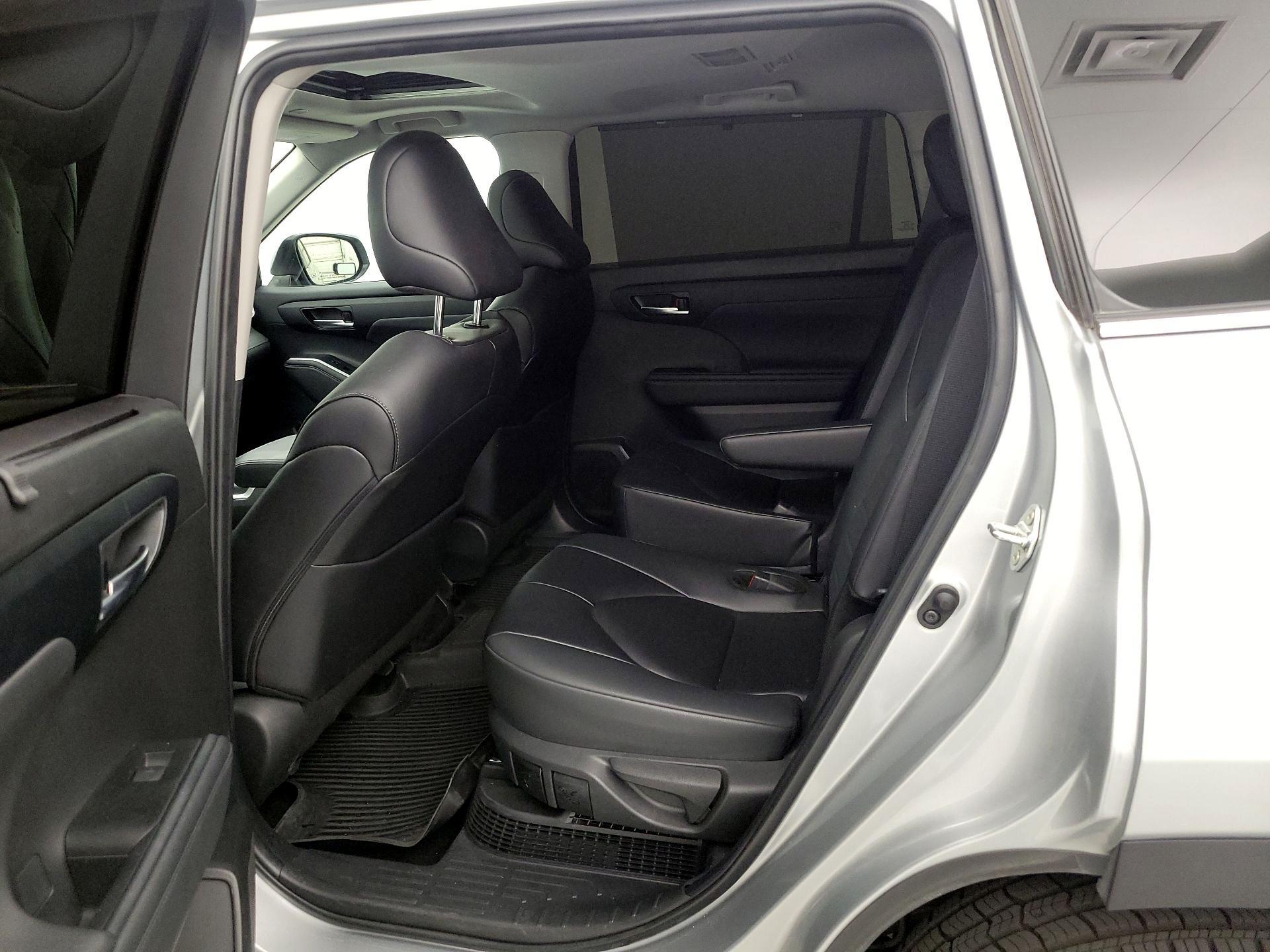 Thumbnail: 2024 Toyota Highlander - 20