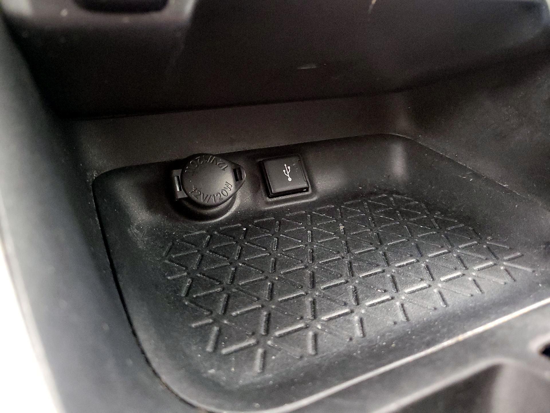 Thumbnail: 2021 Toyota RAV4 - 18