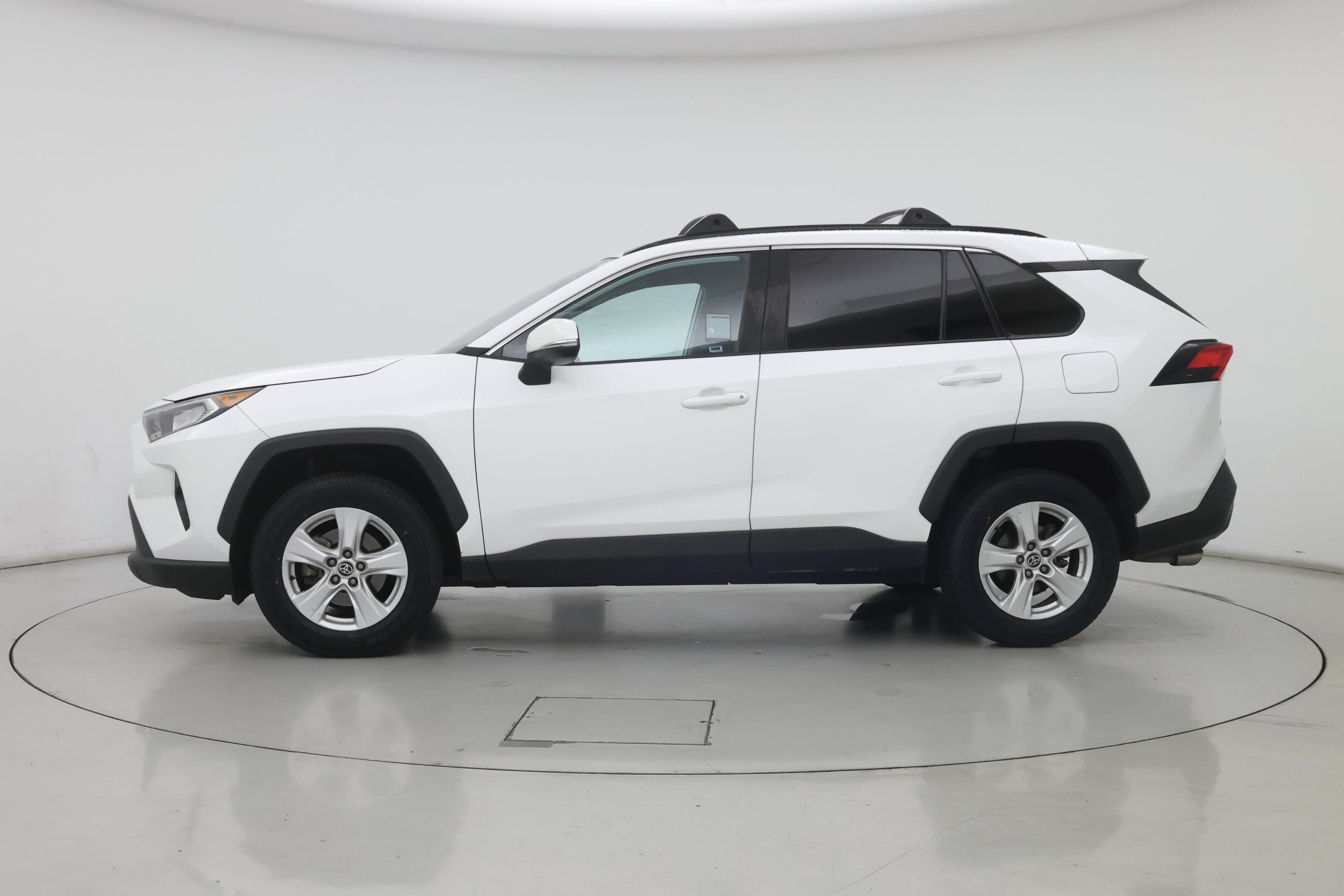 Thumbnail: 2021 Toyota RAV4 - 3