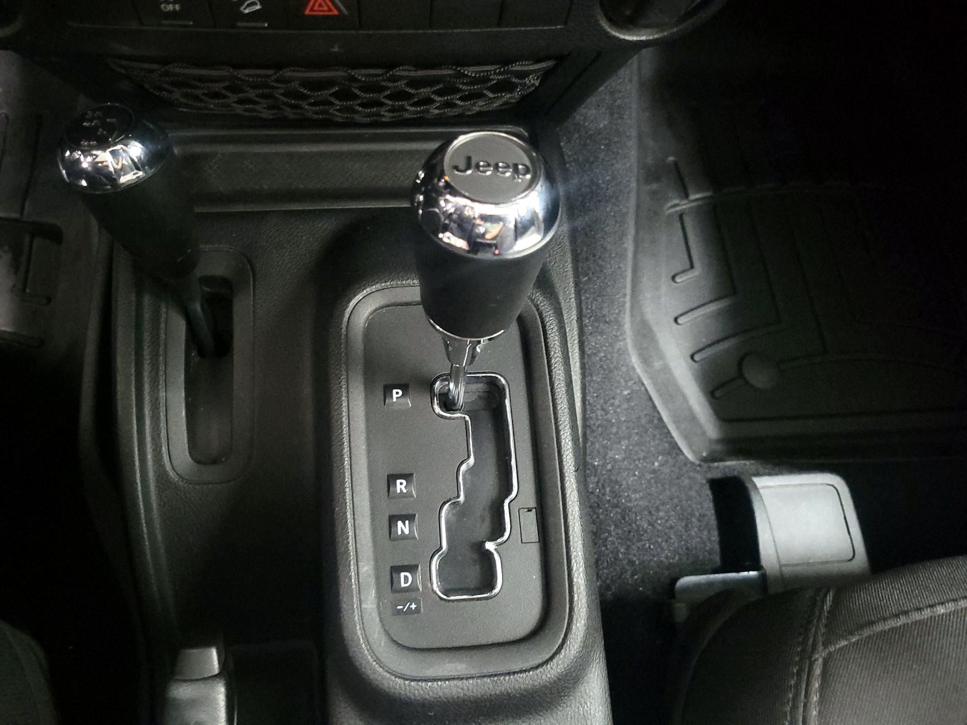 Thumbnail: 2014 Jeep Wrangler - 15
