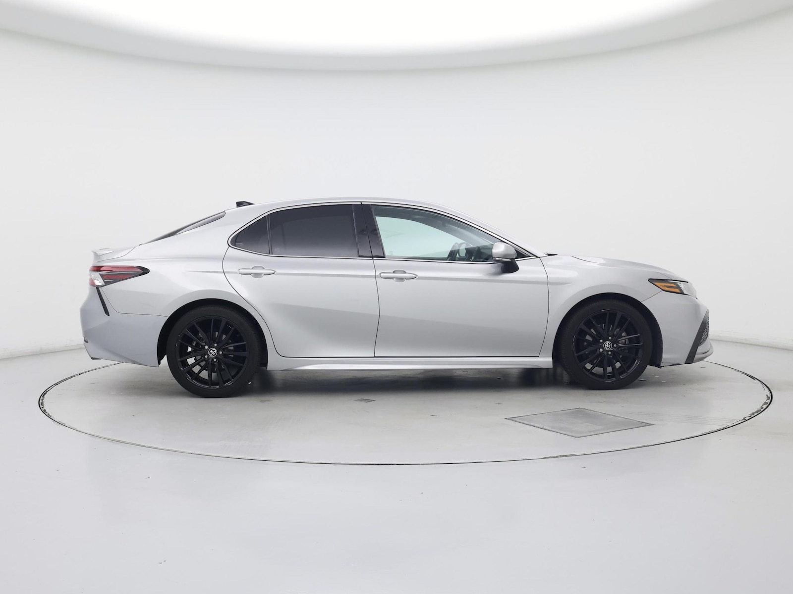 2021 Toyota Camry XSE - Photo 8