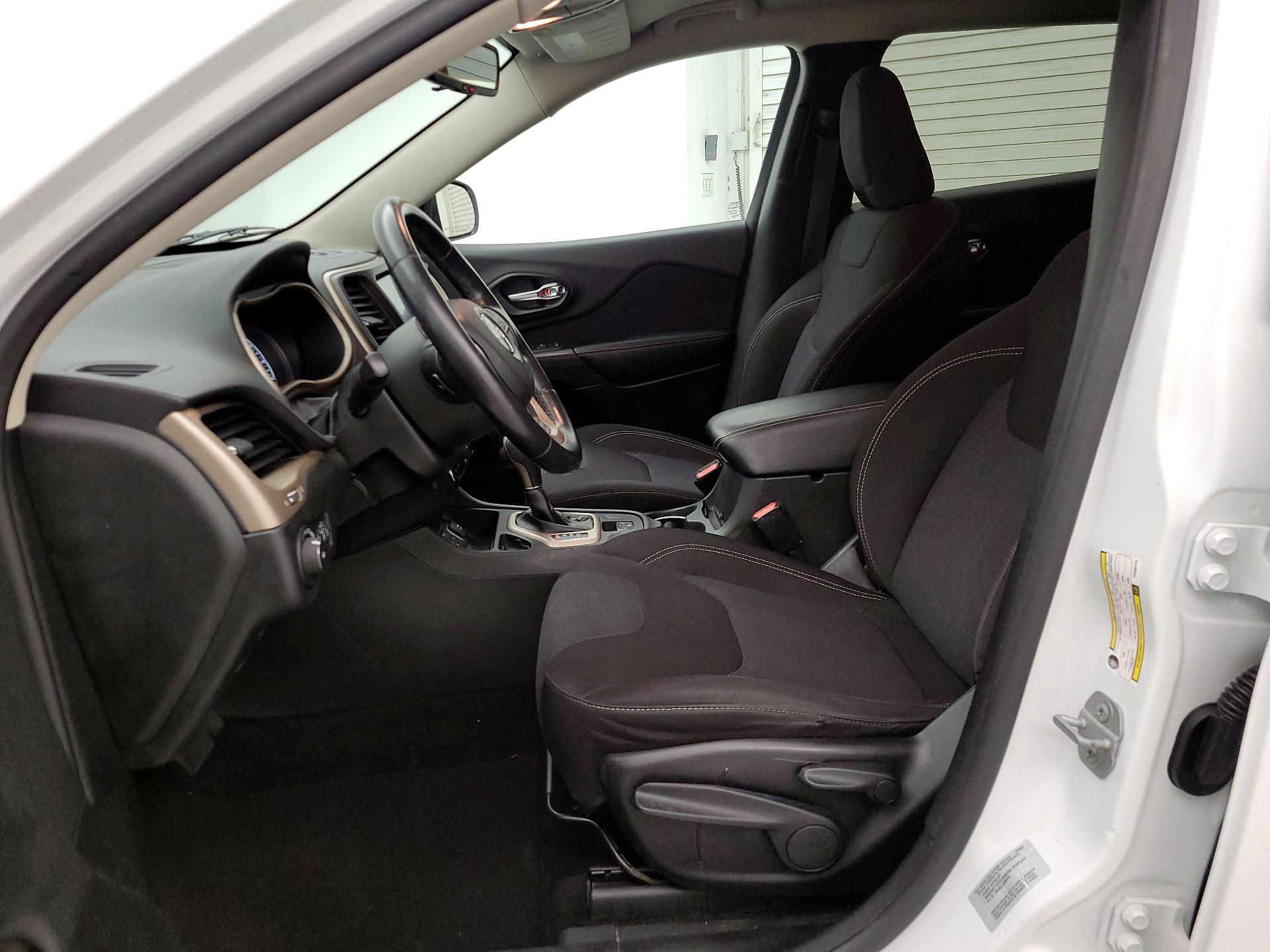 Thumbnail: 2015 Jeep Cherokee - 11