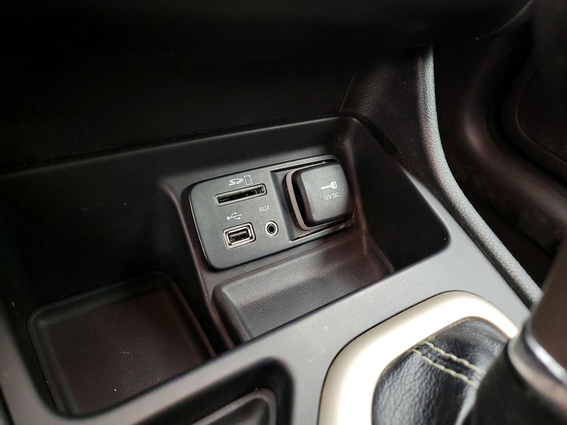 Thumbnail: 2015 Jeep Cherokee - 18