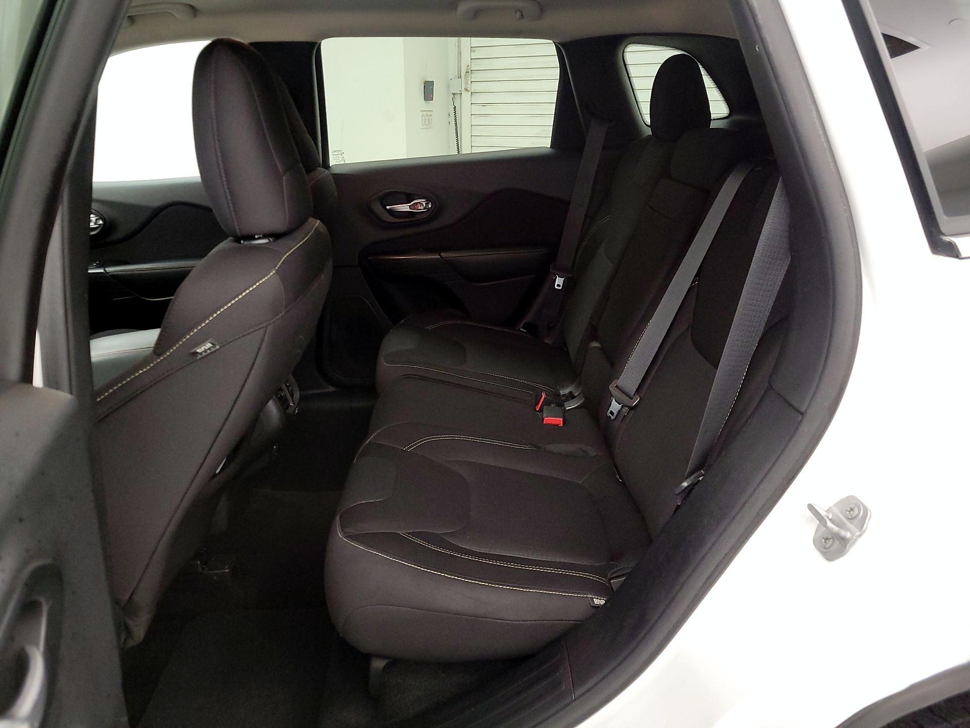 Thumbnail: 2015 Jeep Cherokee - 19