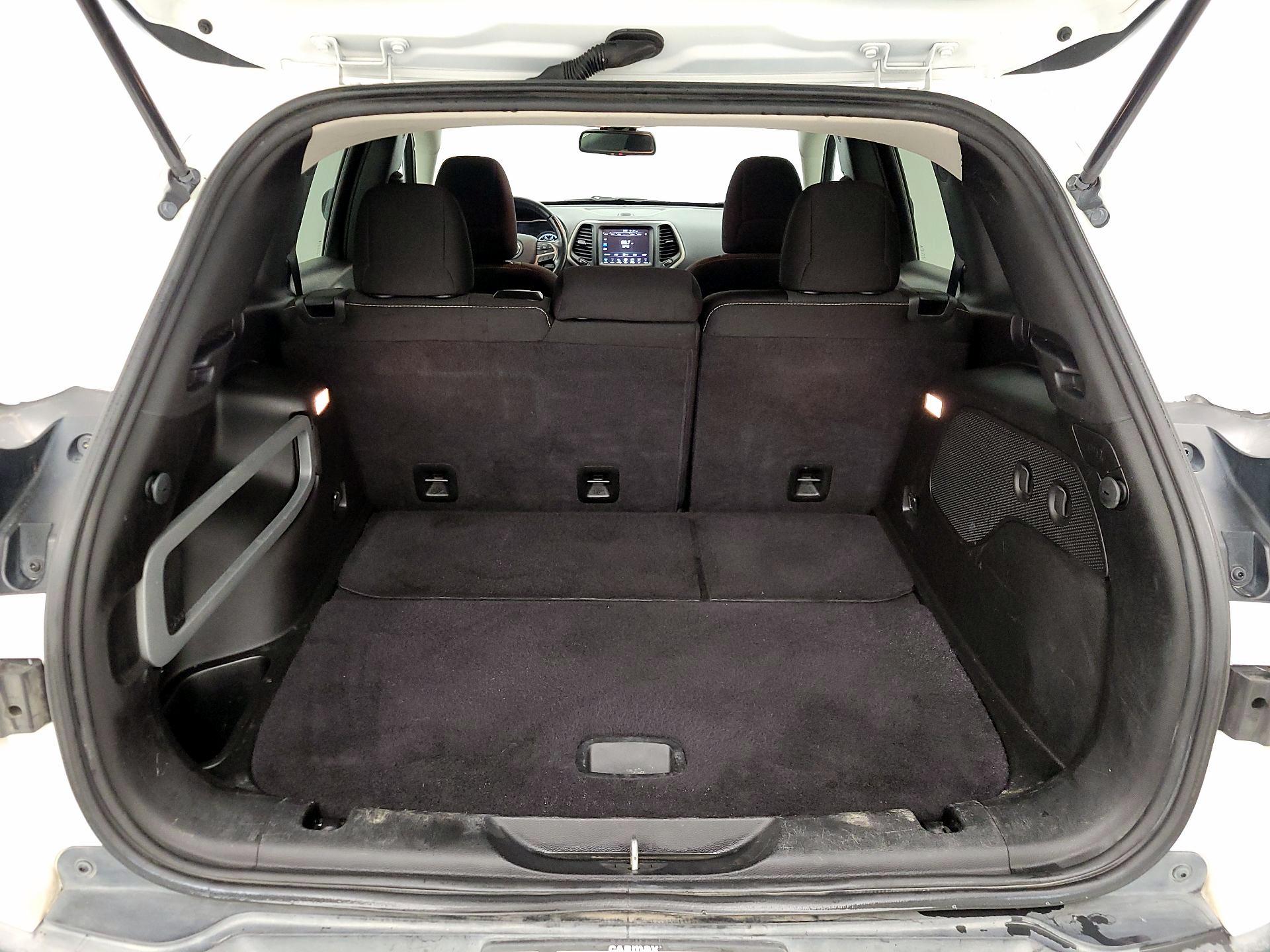 Thumbnail: 2015 Jeep Cherokee - 20