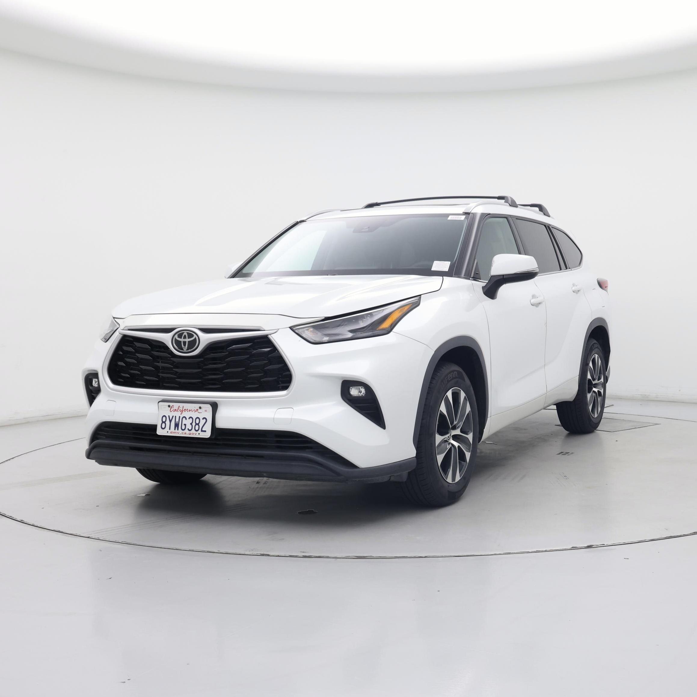 Thumbnail: 2022 Toyota Highlander - 4