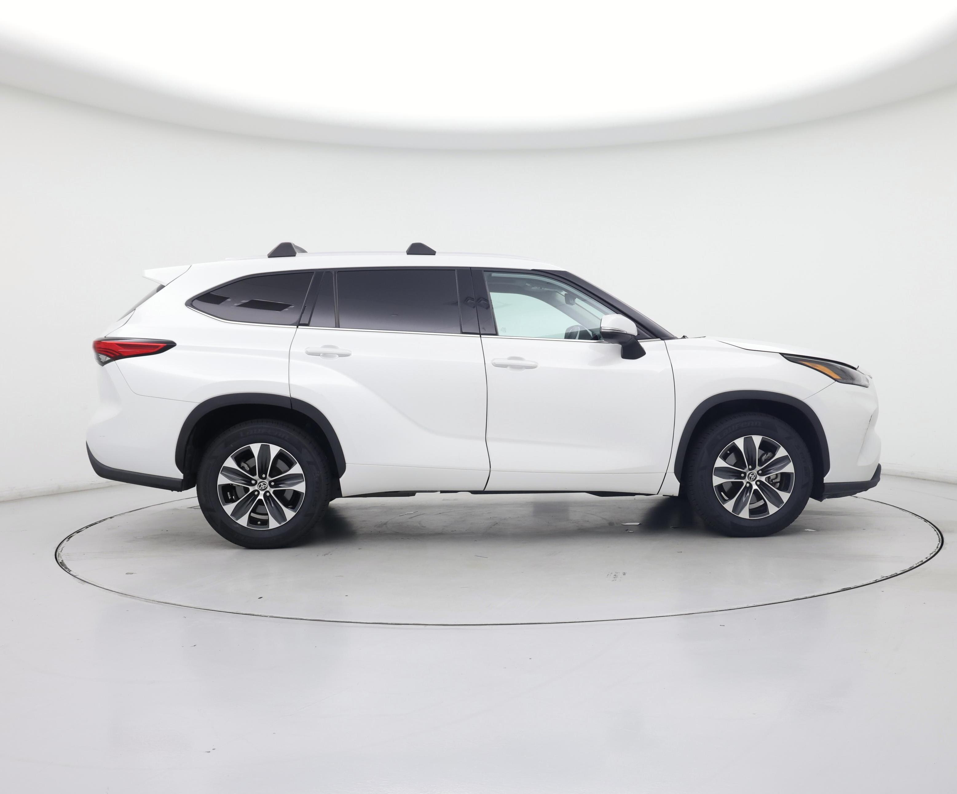 Thumbnail: 2022 Toyota Highlander - 7