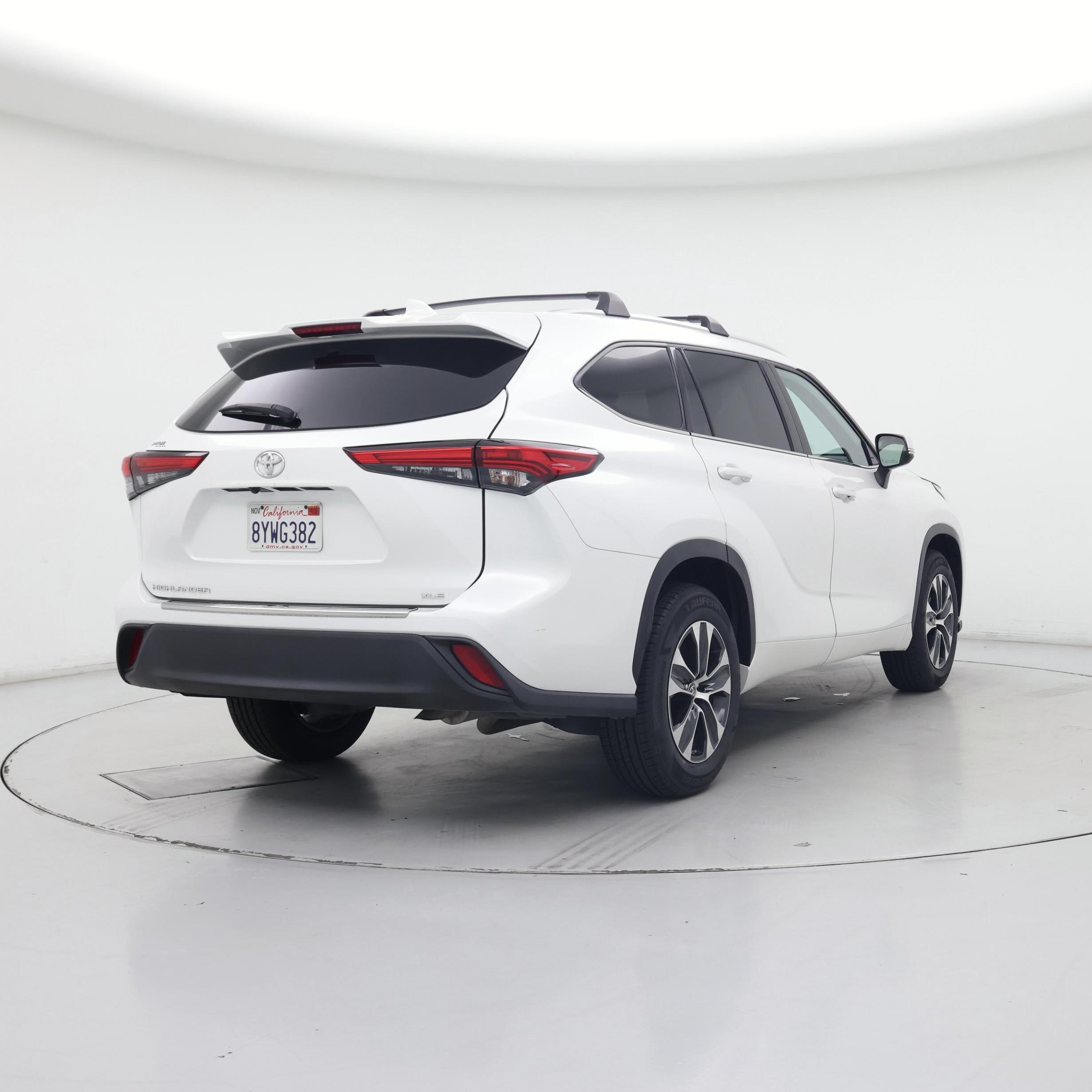 Thumbnail: 2022 Toyota Highlander - 8