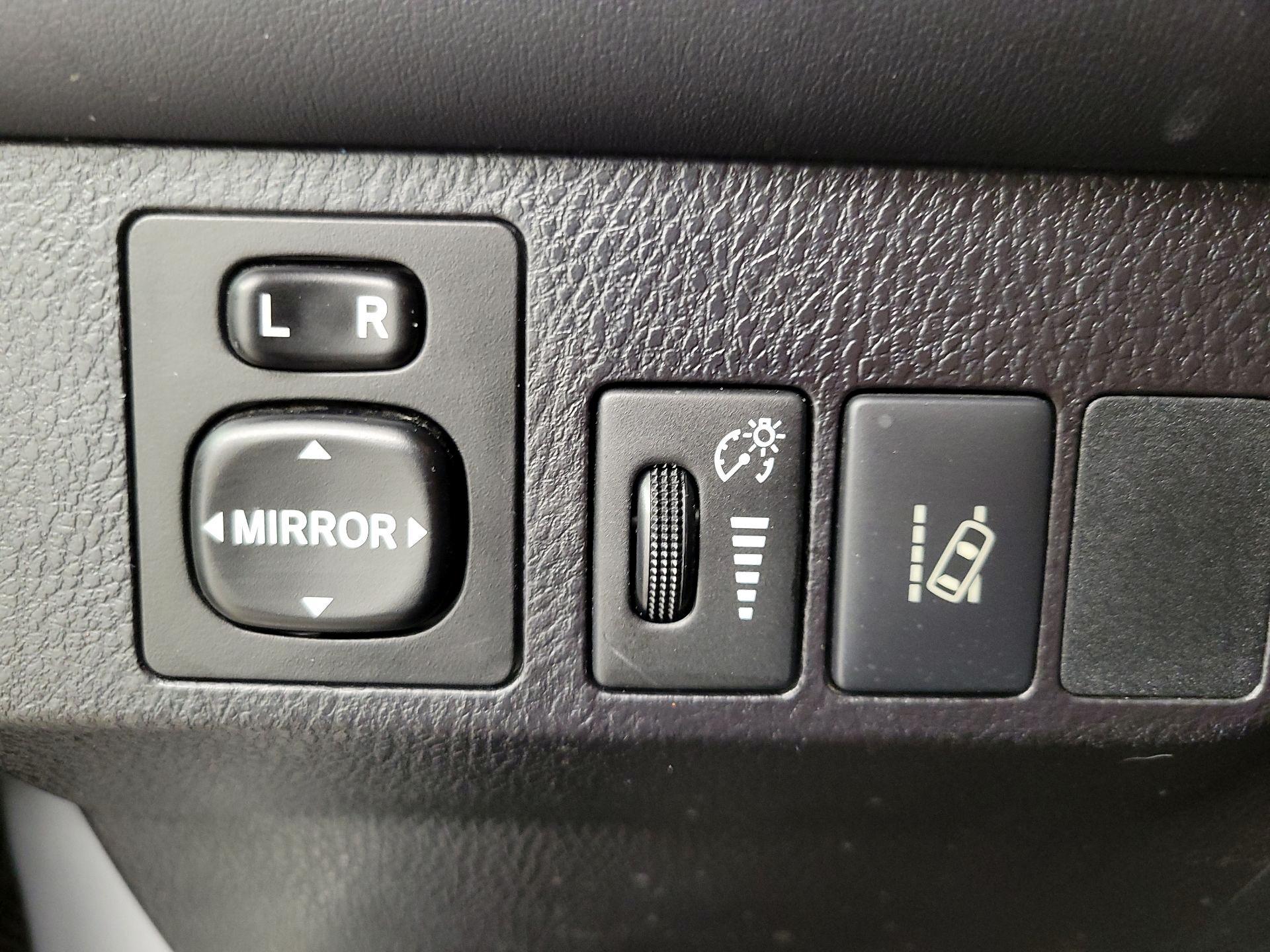 Thumbnail: 2018 Toyota RAV4 - 13