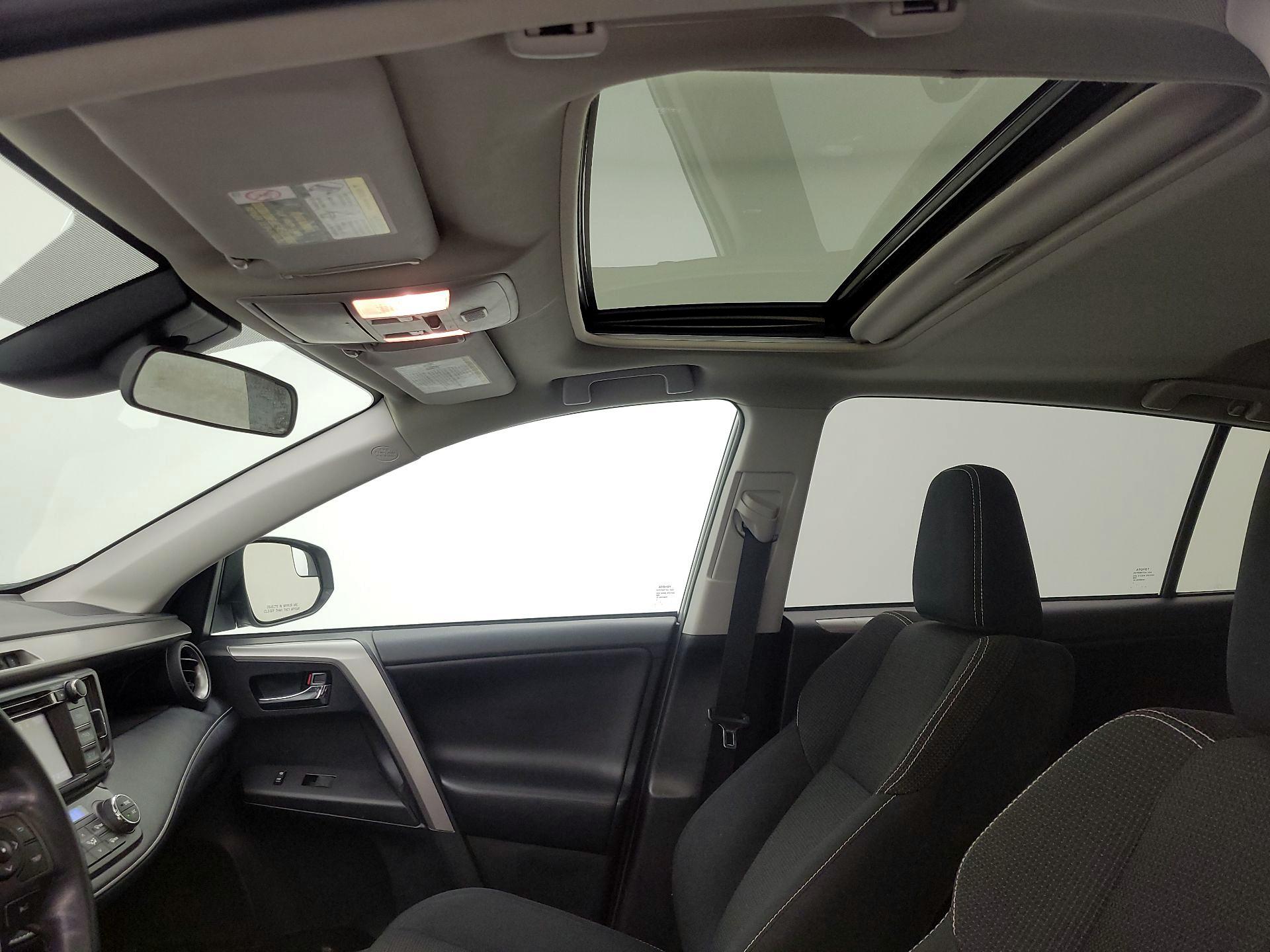 Thumbnail: 2018 Toyota RAV4 - 19